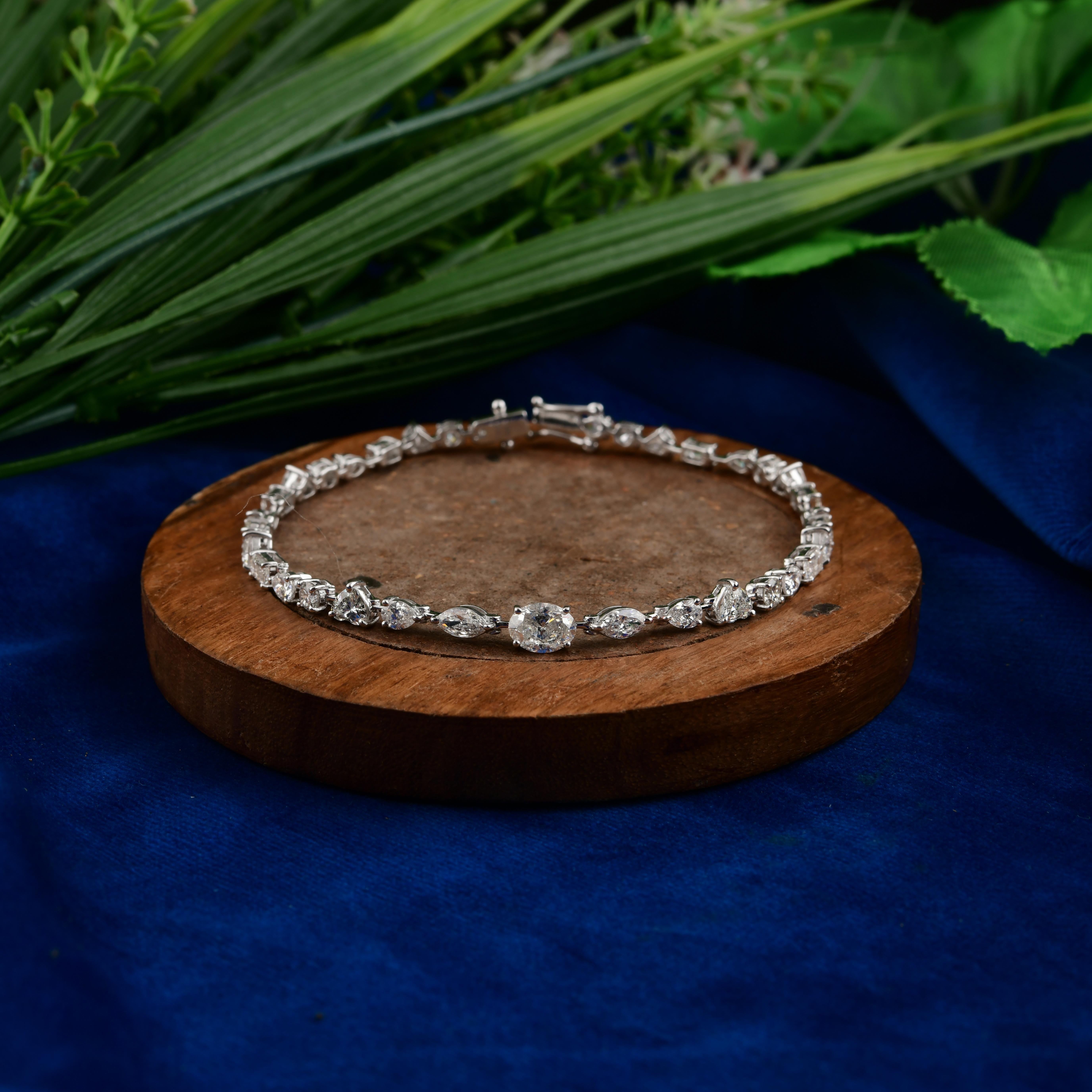 Natural 5.07 Carat SI/H Multi Shape Diamond Bracelet 18 Karat White Gold Jewelry In New Condition For Sale In Diera, Dubai