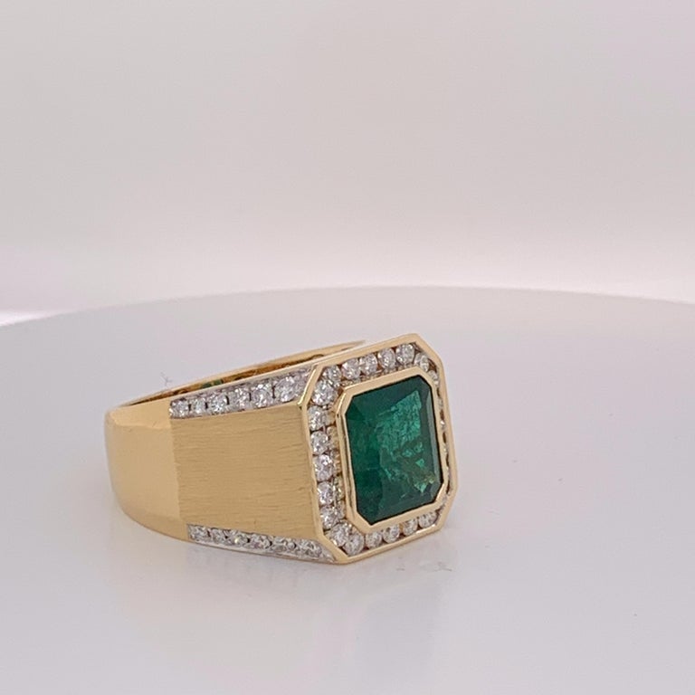 Natural 5.14 Carat Emerald Men’s Ring Set in 14 Karat Gold For Sale at ...