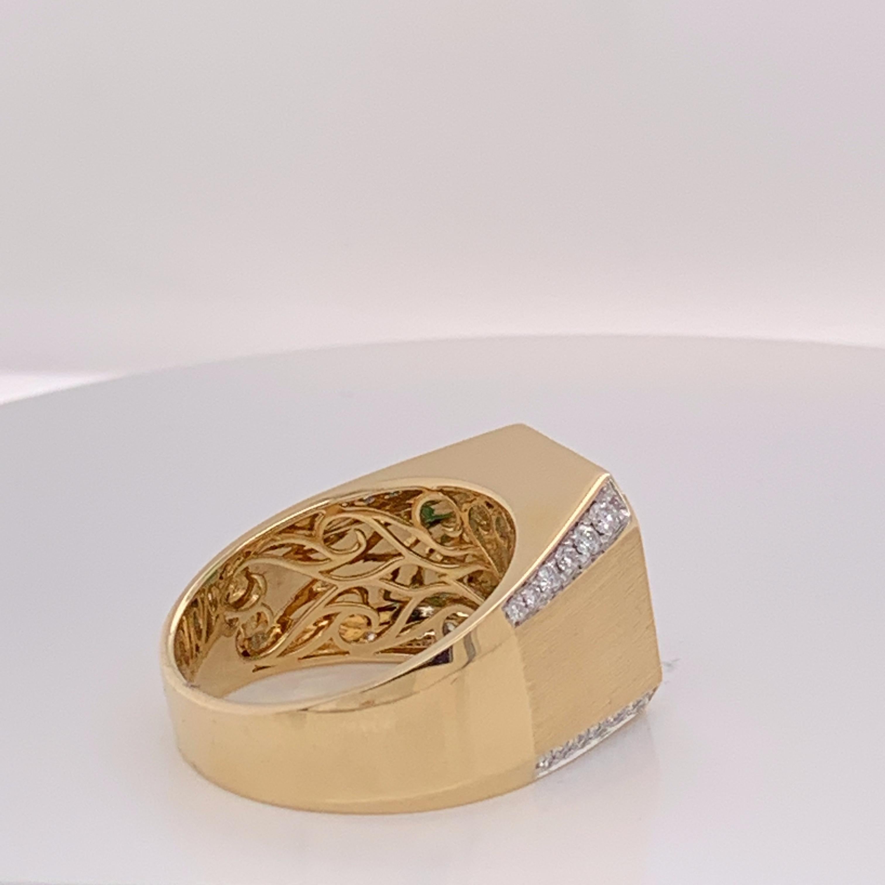 Contemporary Natural 5.14 Carat Emerald Men’s Ring Set in 14 Karat Gold