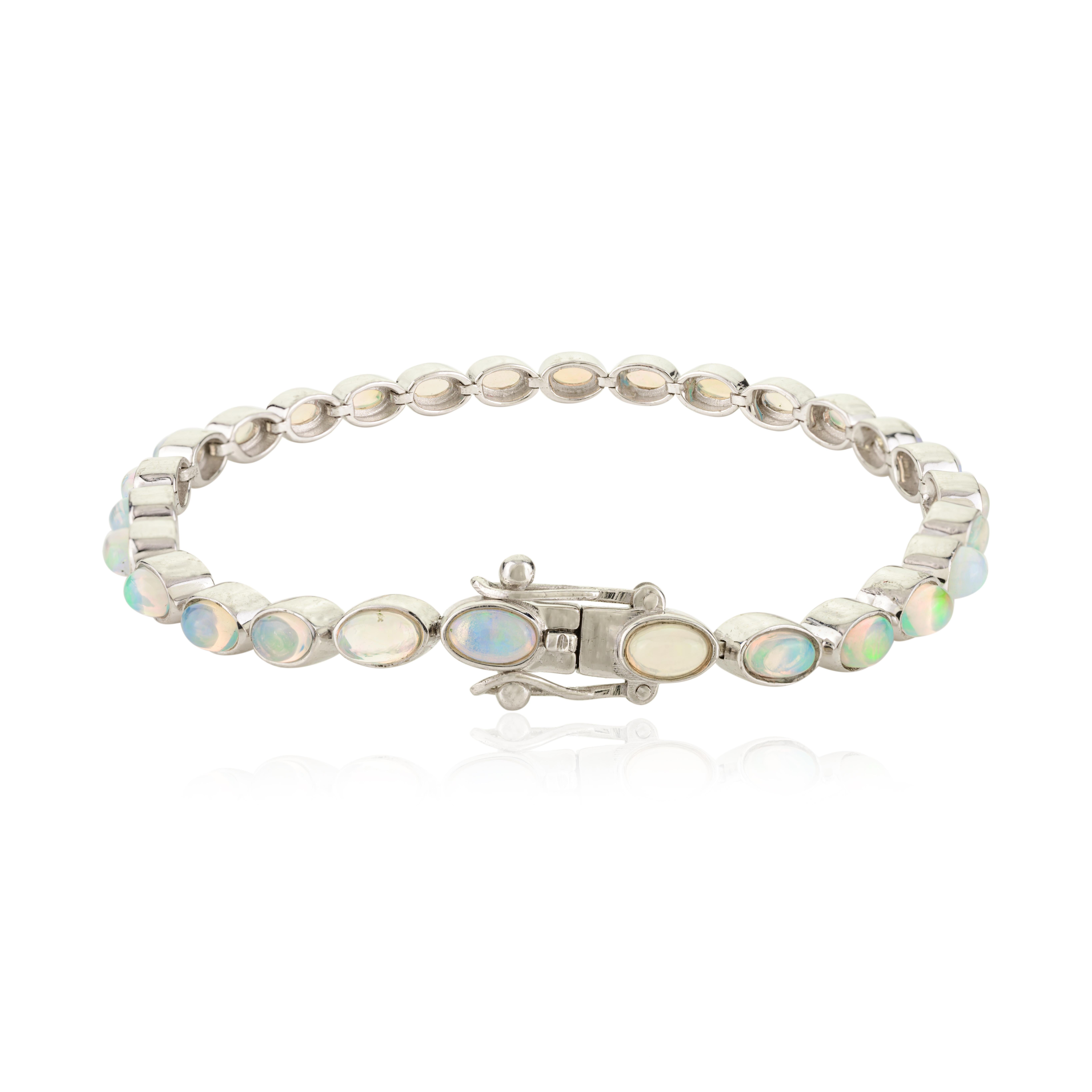 Natural 5.18 ct Oval Cabochon Fire Opal Bracelet Gift for Graduation in Silver In New Condition For Sale In New York, NY