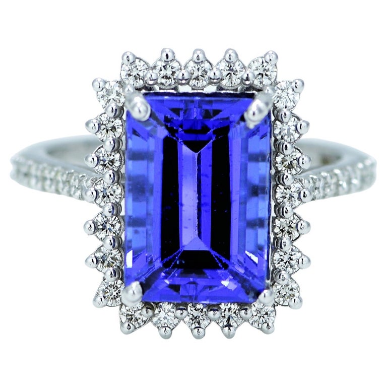 💜 A fine Tanzanite and Diamond ring