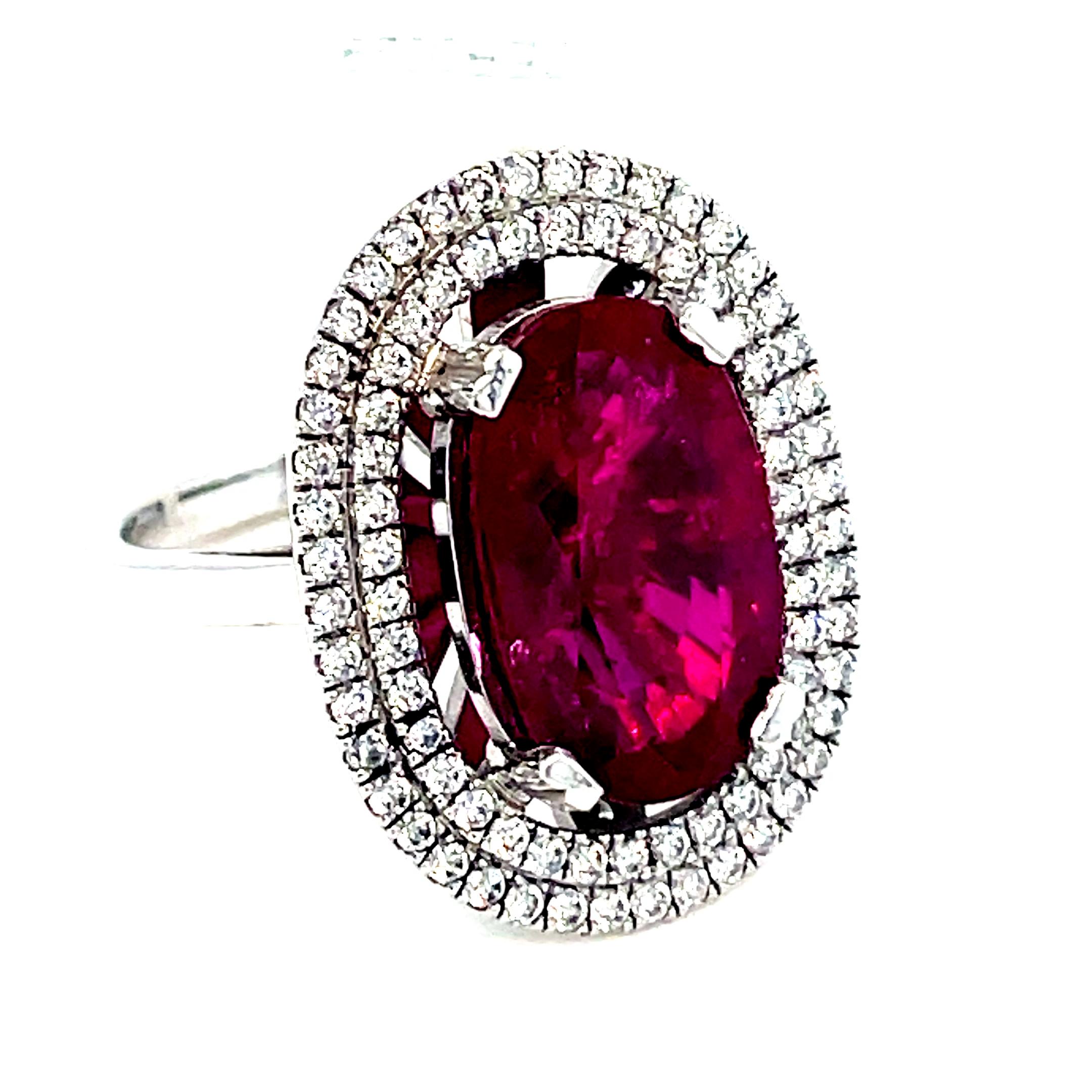 Anillo Halo de Rubí Natural de 5,20 Quilates y Diamantes en Platino en venta 5