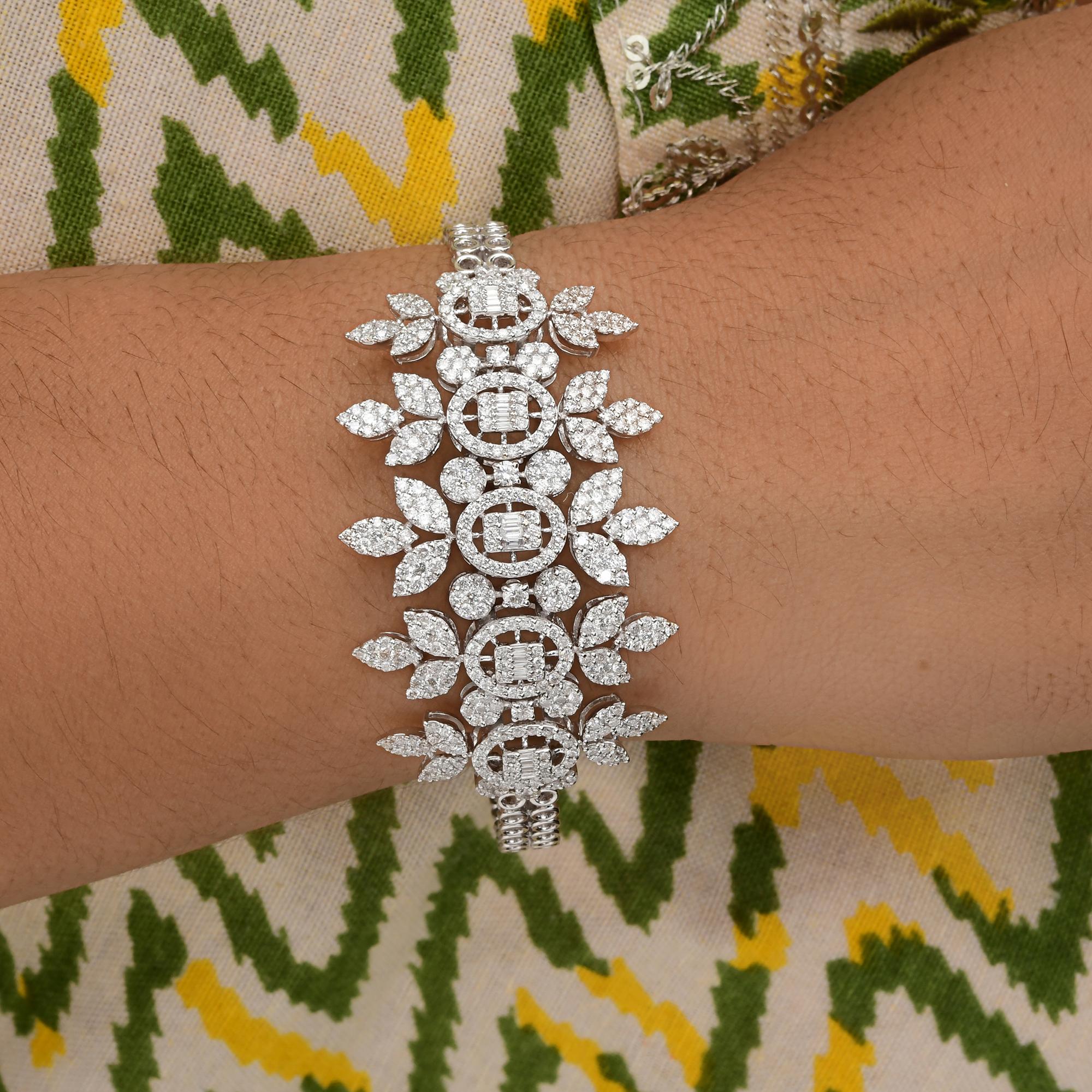 Natural 5.25 Carat SI/H Baguette Diamond Flower Bracelet 18 Karat White Gold In New Condition For Sale In Diera, Dubai