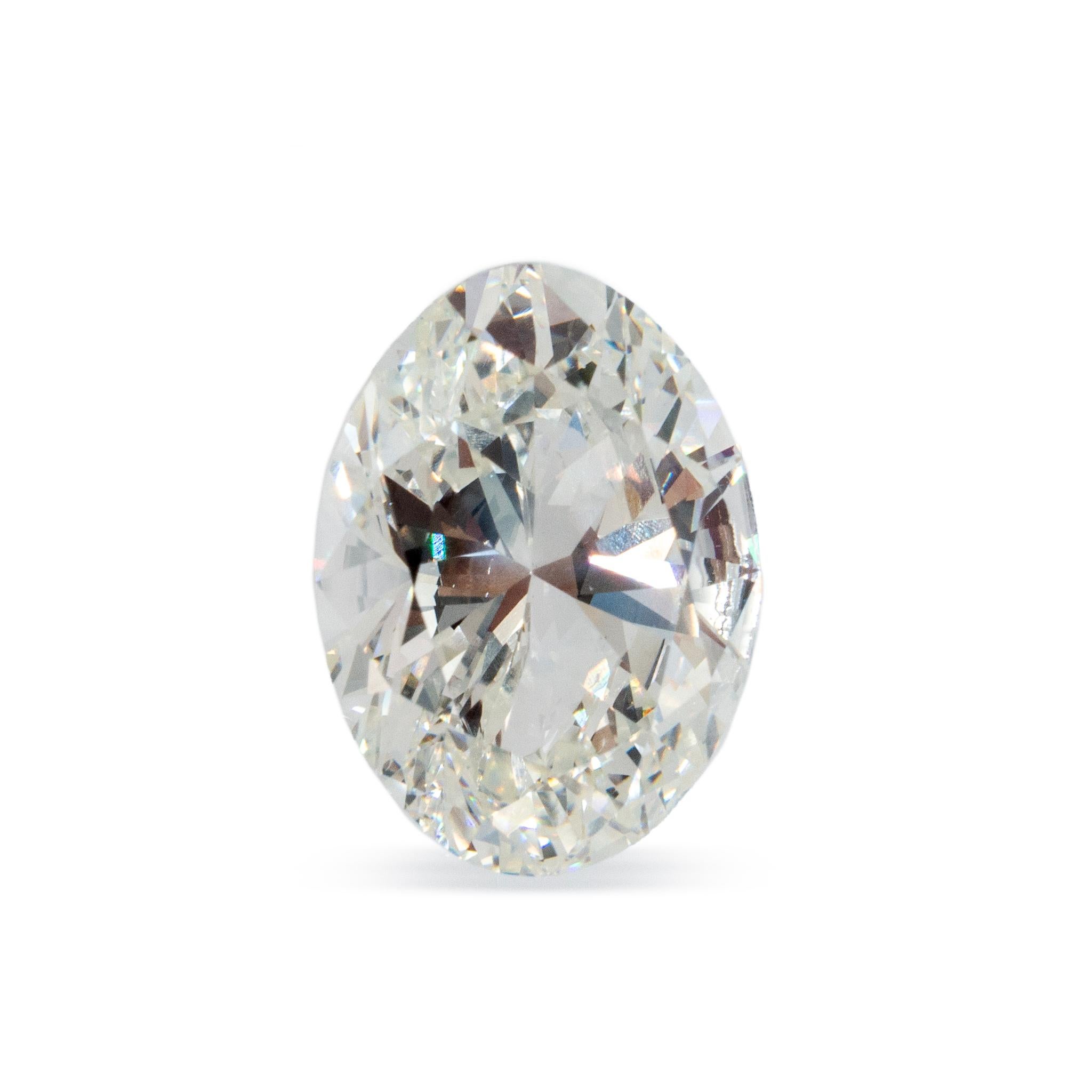 Ein loser Diamant, der wie folgt beschrieben wird:
GIA Hard Copy, In ausgezeichnetem Zustand.


Ein (1) ovaler Naturdiamant im Brillantschliff:

Abmessungen: 13,55 mm x 9,87 mm x 6,20 mm in der Tiefe.
Karatgewicht: 5,36 ct.
Farbe: I
Klarheit: