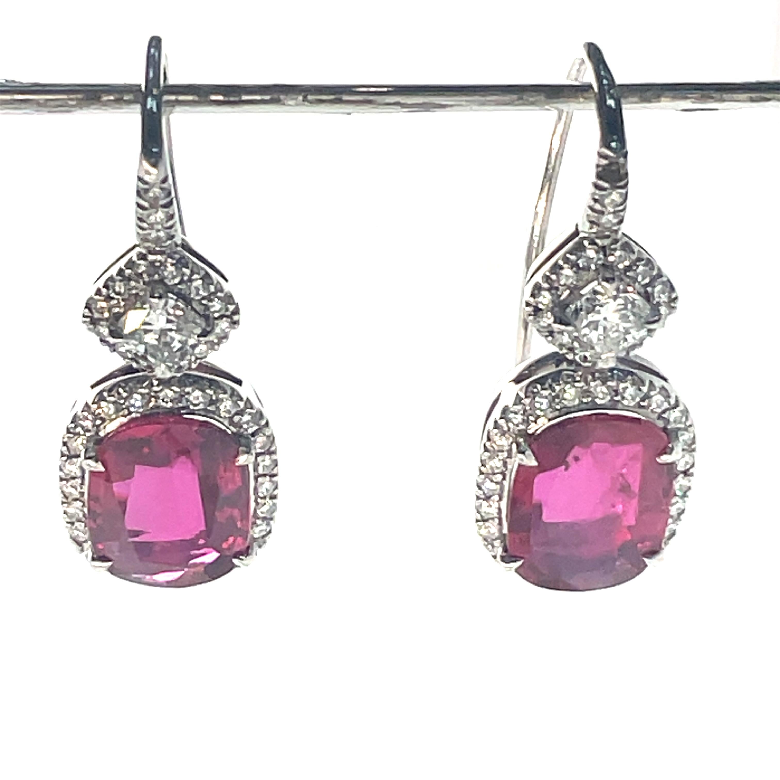 Anello di rubino naturale da 5,40 carati in platino con diamanti in vendita 1