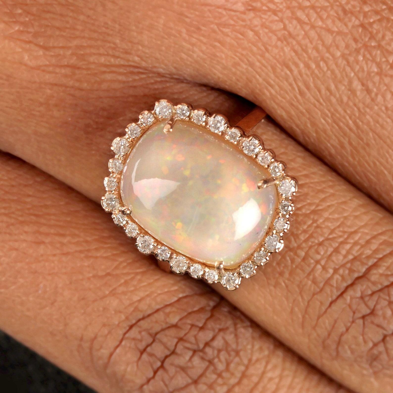 Natural 5.55 Ct Ethiopian Opal Gemstone Cocktail Ring 14k Gold Ring For Women. In New Condition For Sale In Chicago, IL