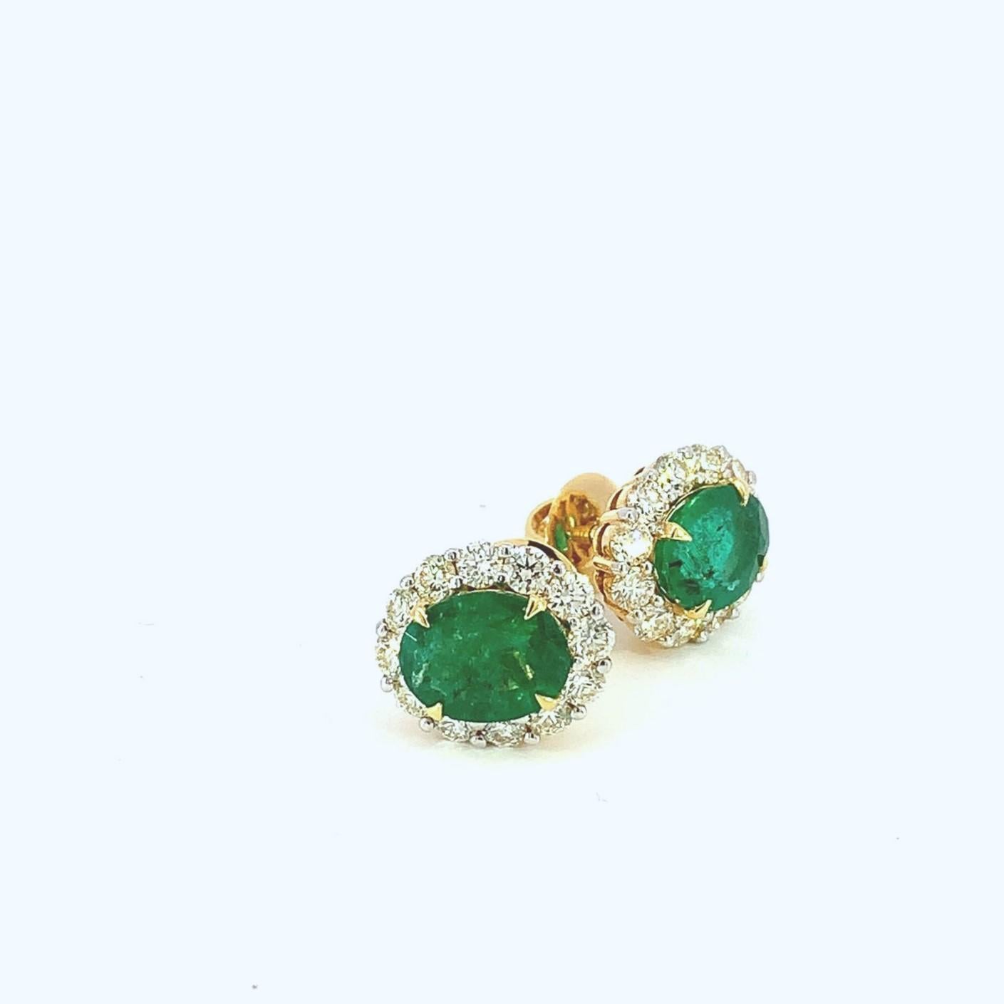 Natural 5.6 Carat Emerald and Diamond Stud Earring In New Condition For Sale In New York, NY