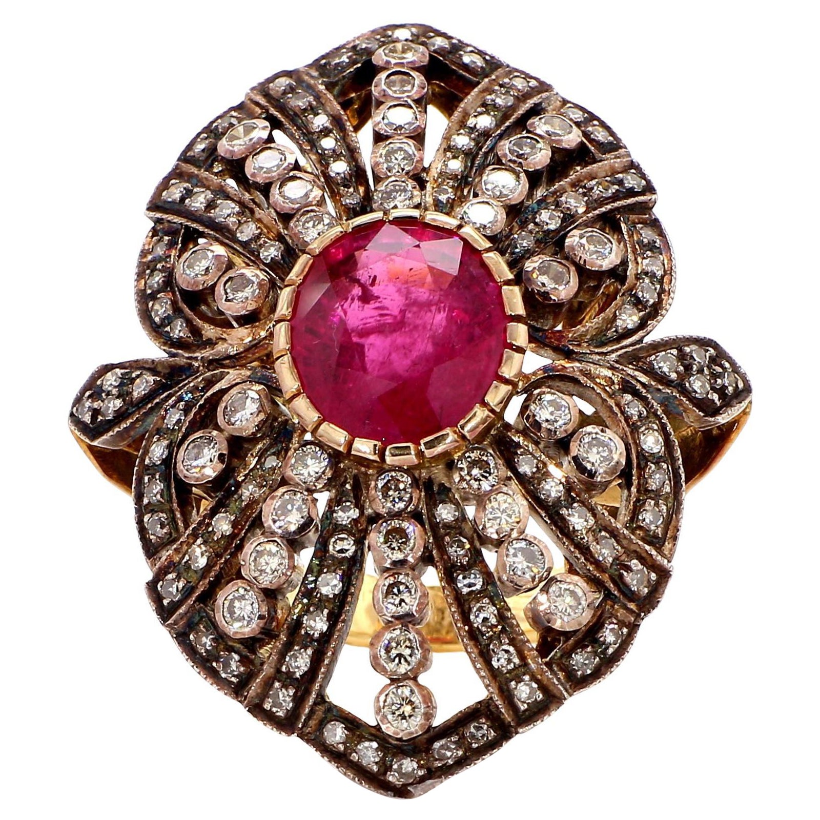 Bague cocktail en or 18 carats, rubis naturel de 5,6 carats et 1,90 diamant en vente