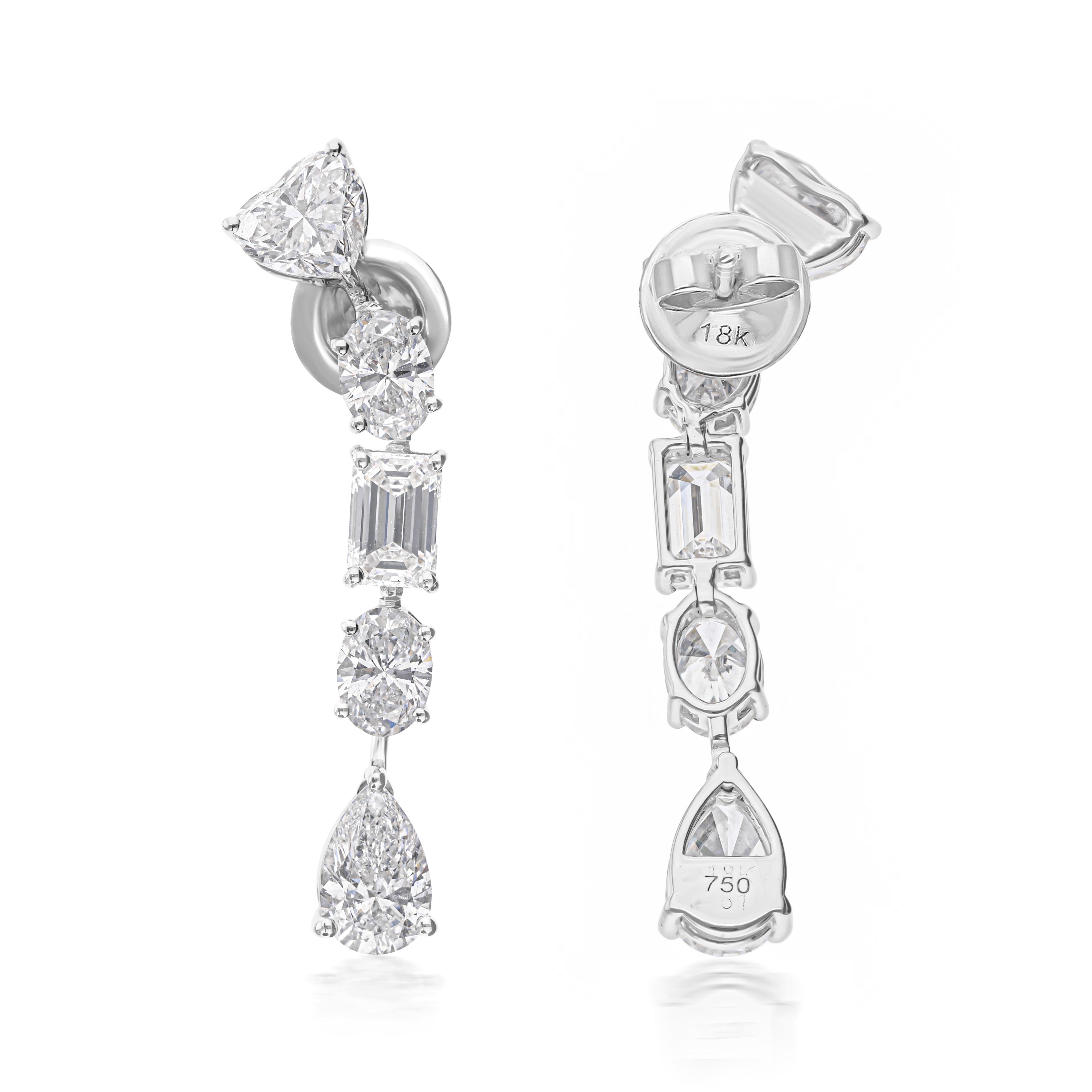 Fundidos en oro de 18 quilates, estos exquisitos pendientes están engastados con 5,67 quilates de brillantes diamantes.

SIGUE LA TIENDA DE SPECTRUM JEWELS para ver la última colección y piezas exclusivas. Spectrum Jewels se enorgullece de ser uno