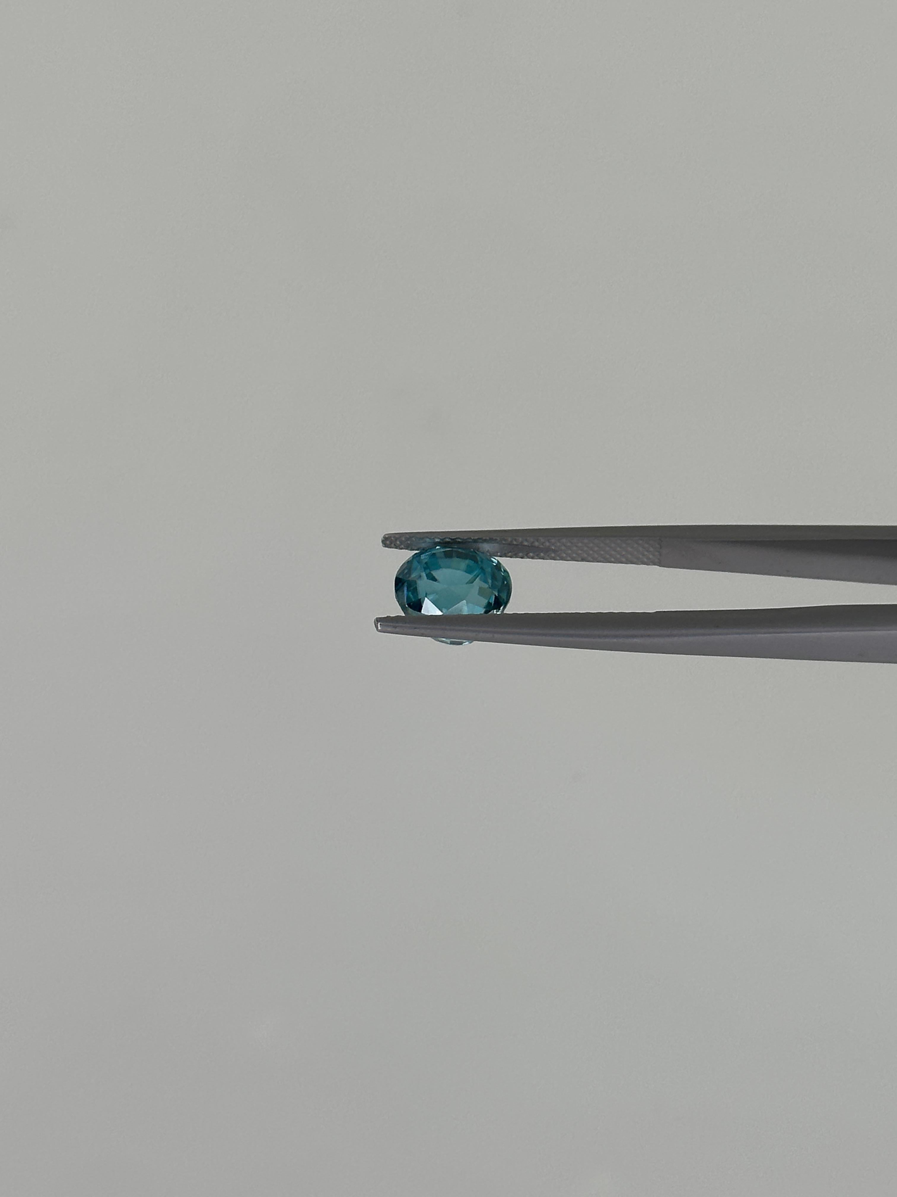 Natürlicher 5,63 Karat „Ocean Blue“ Zirkon aus Kambodscha (Antiker Kissenschliff)