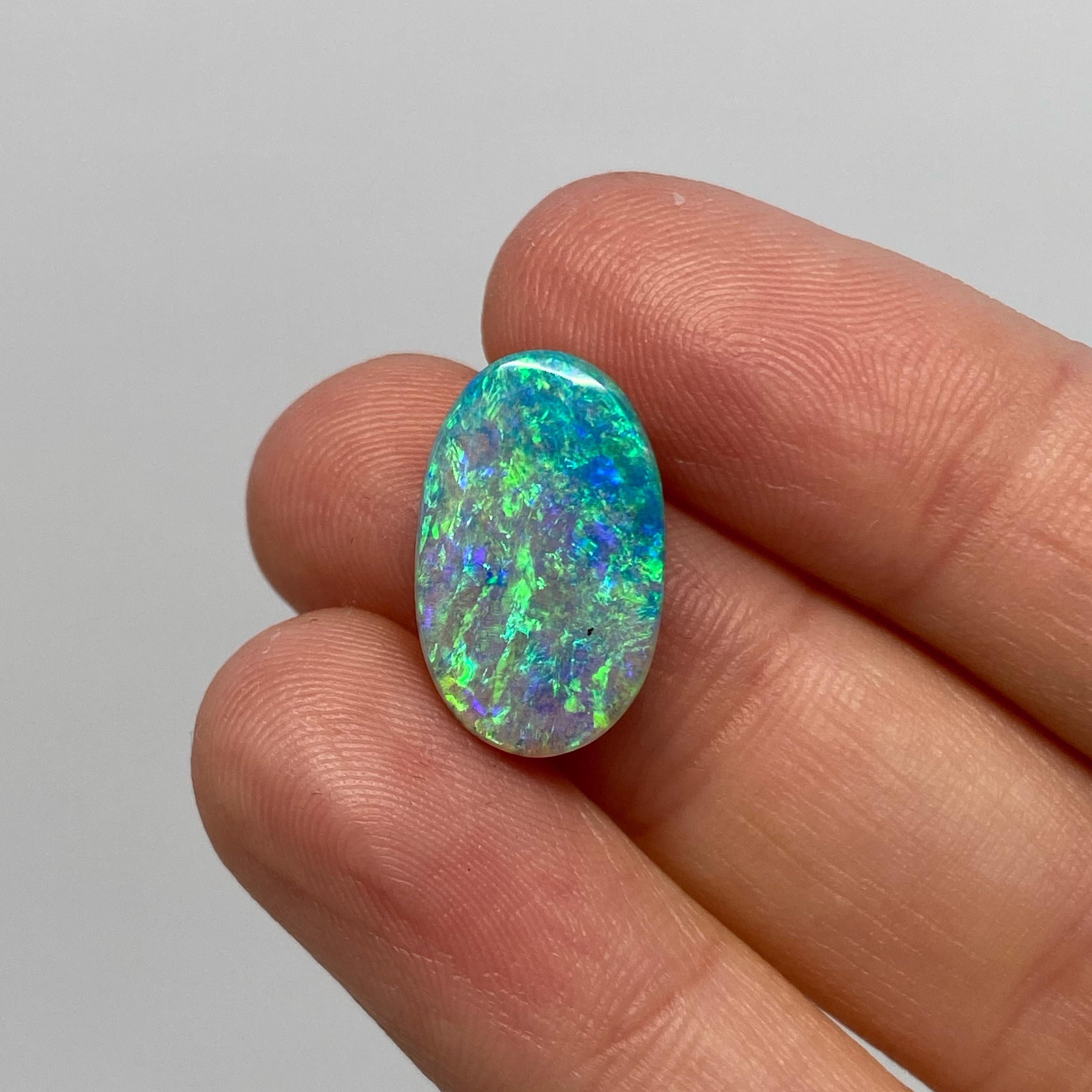 Opale de roche australienne naturelle vert électrique de 5,75 carats Unisexe en vente