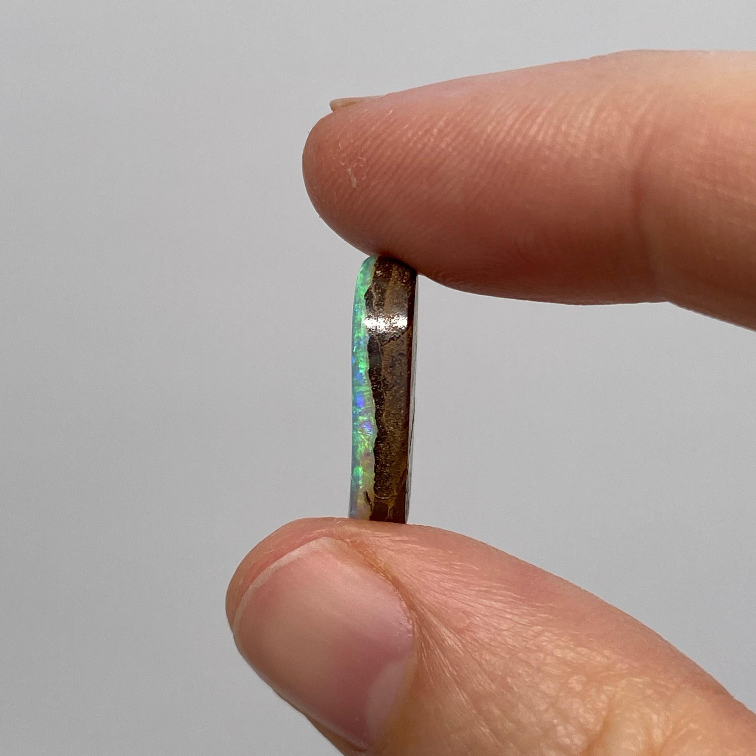 Opale de roche australienne naturelle vert électrique de 5,75 carats en vente 1