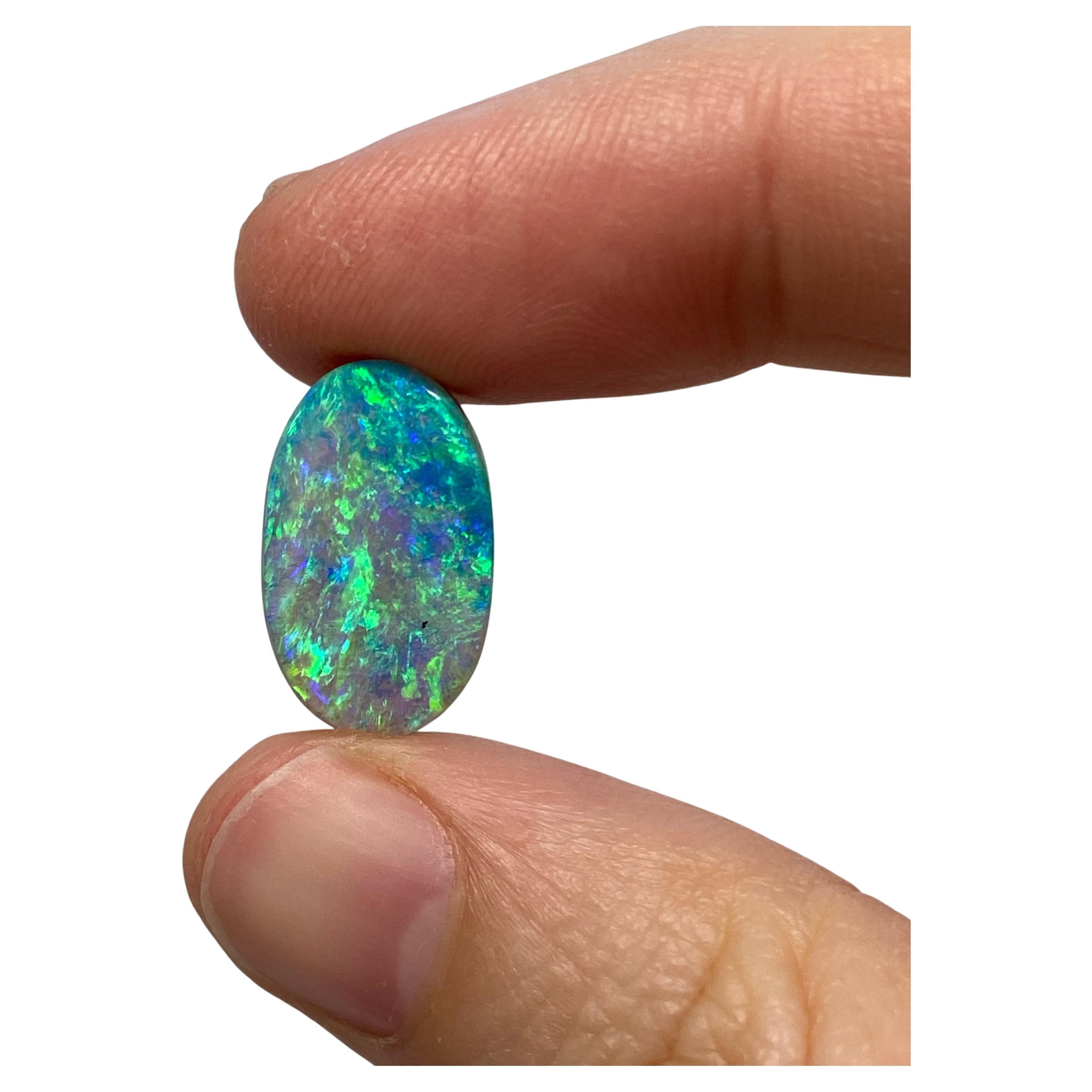 Opale de roche australienne naturelle vert électrique de 5,75 carats en vente