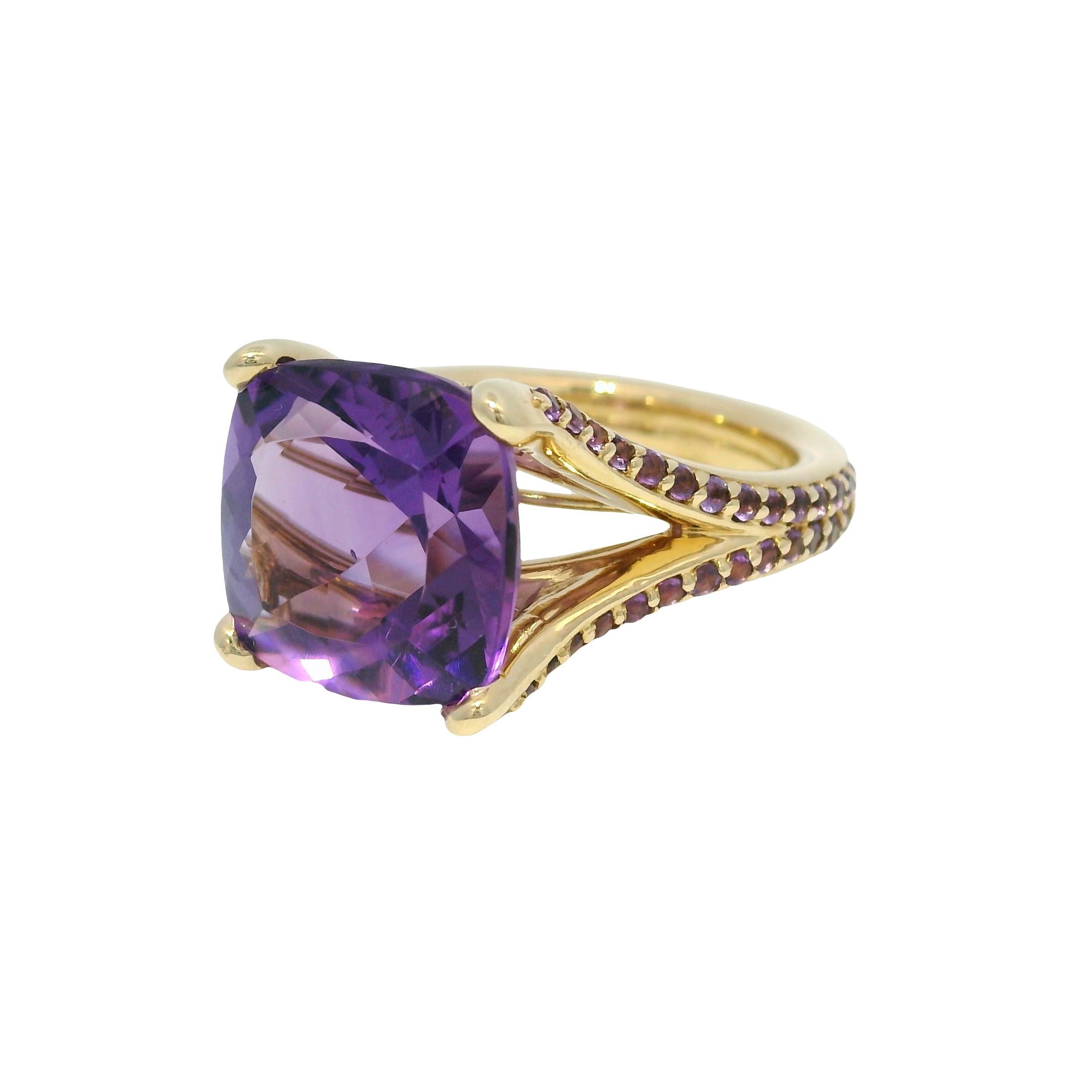 Taille coussin Nature 5.8 Carat Purple Amethyst 14-Karat Split Shank Ring In Stock en vente