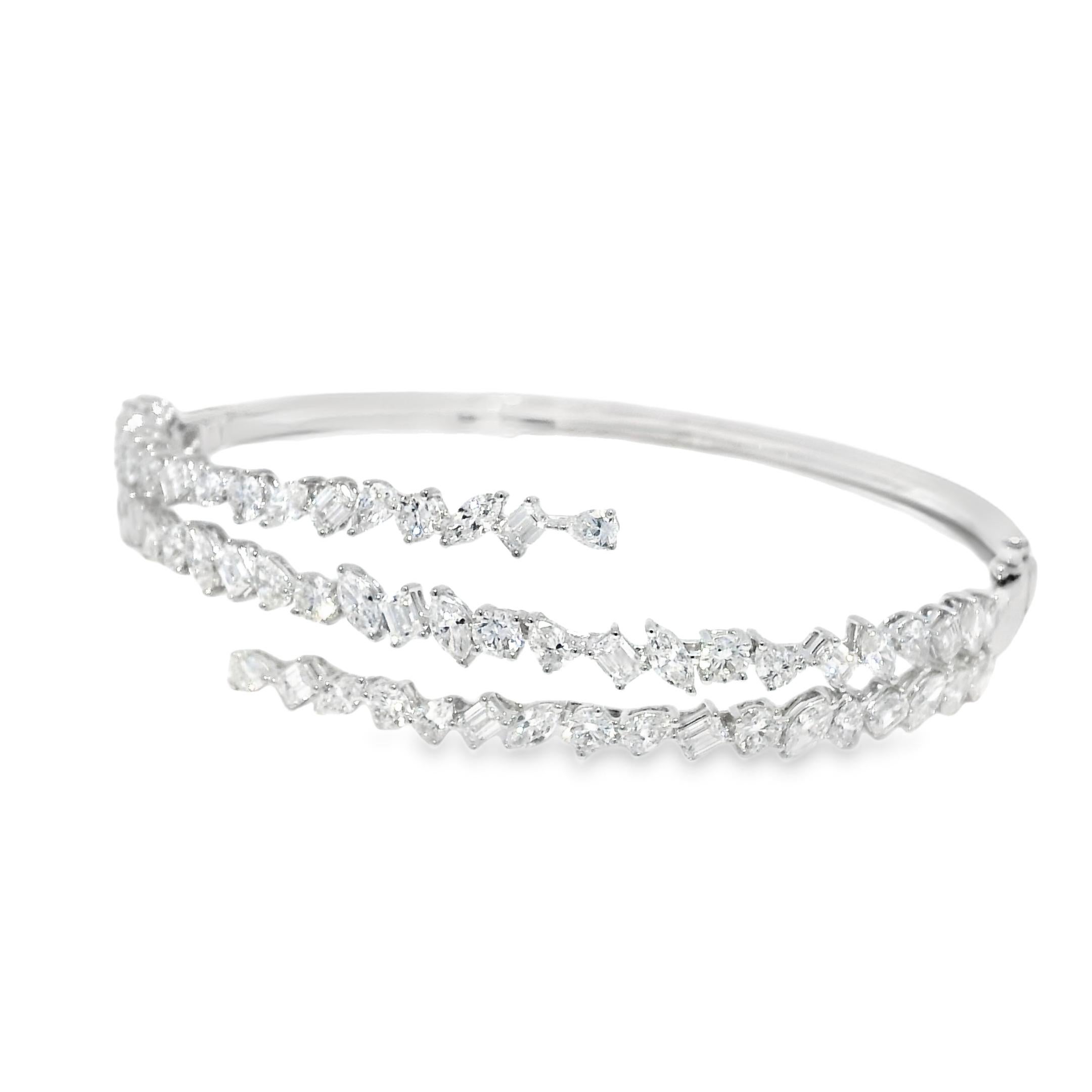 Natürlicher 5,83 Karat Diamant Multi-Shape 18-Karat Crossover Armband Vorrätig Damen im Angebot