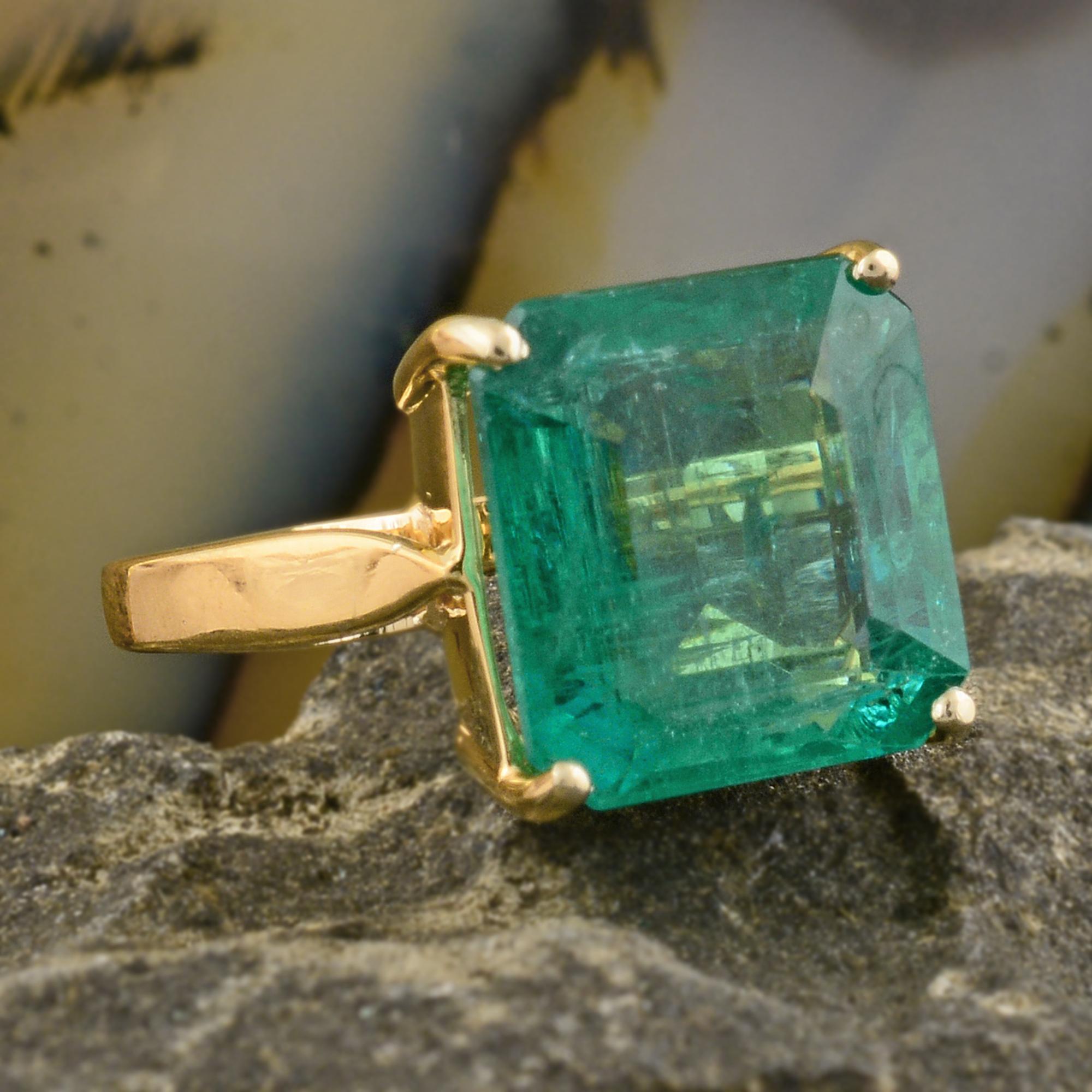 Octagon Cut Natural 5.84 Carat Solitaire Zambian Emerald Cocktail Ring 18 Karat Yellow Gold