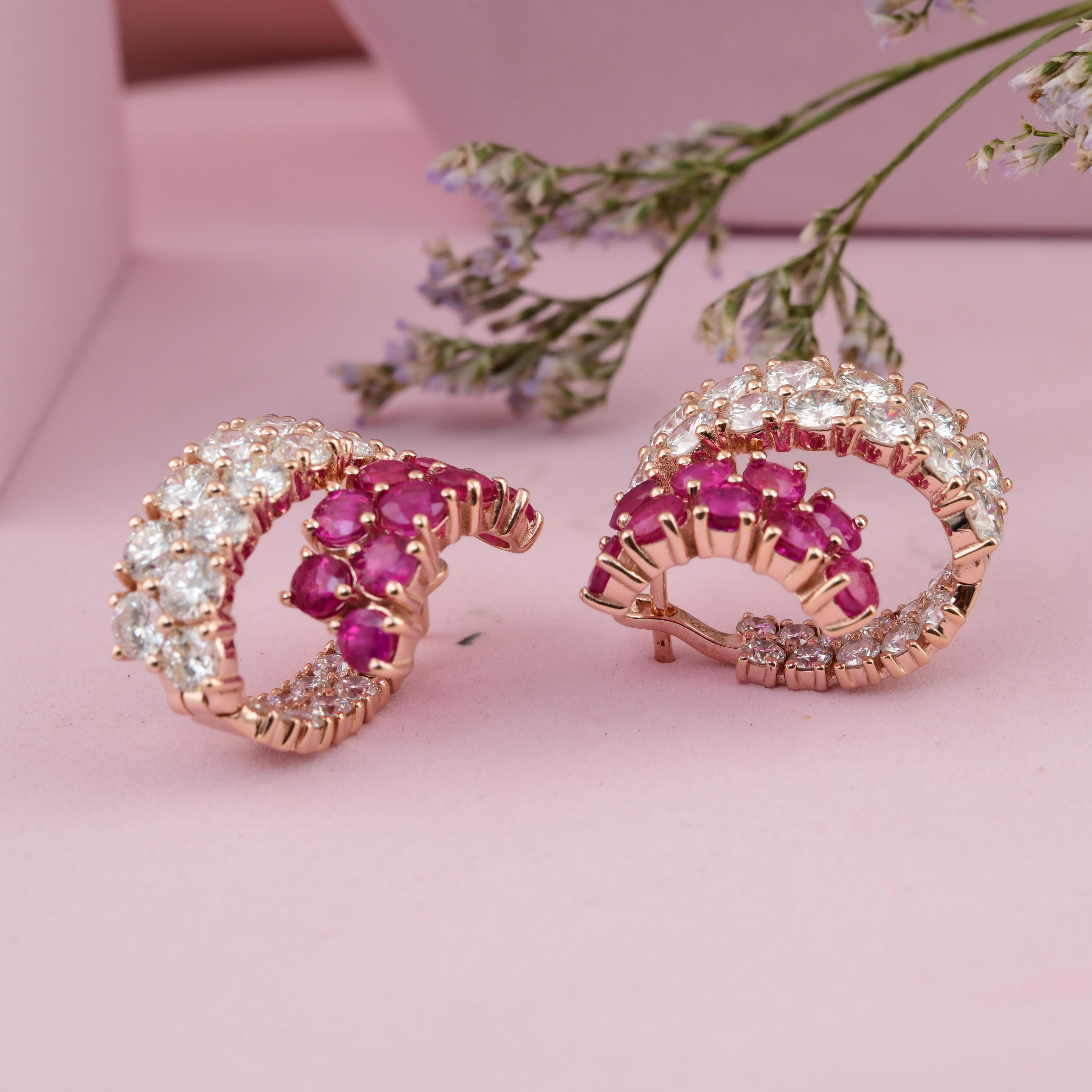 Nature 5.86Ct Diamond 4.81Ct Ruby Huggie Hoop Earrings 18 Karat Rose Gold en vente 3