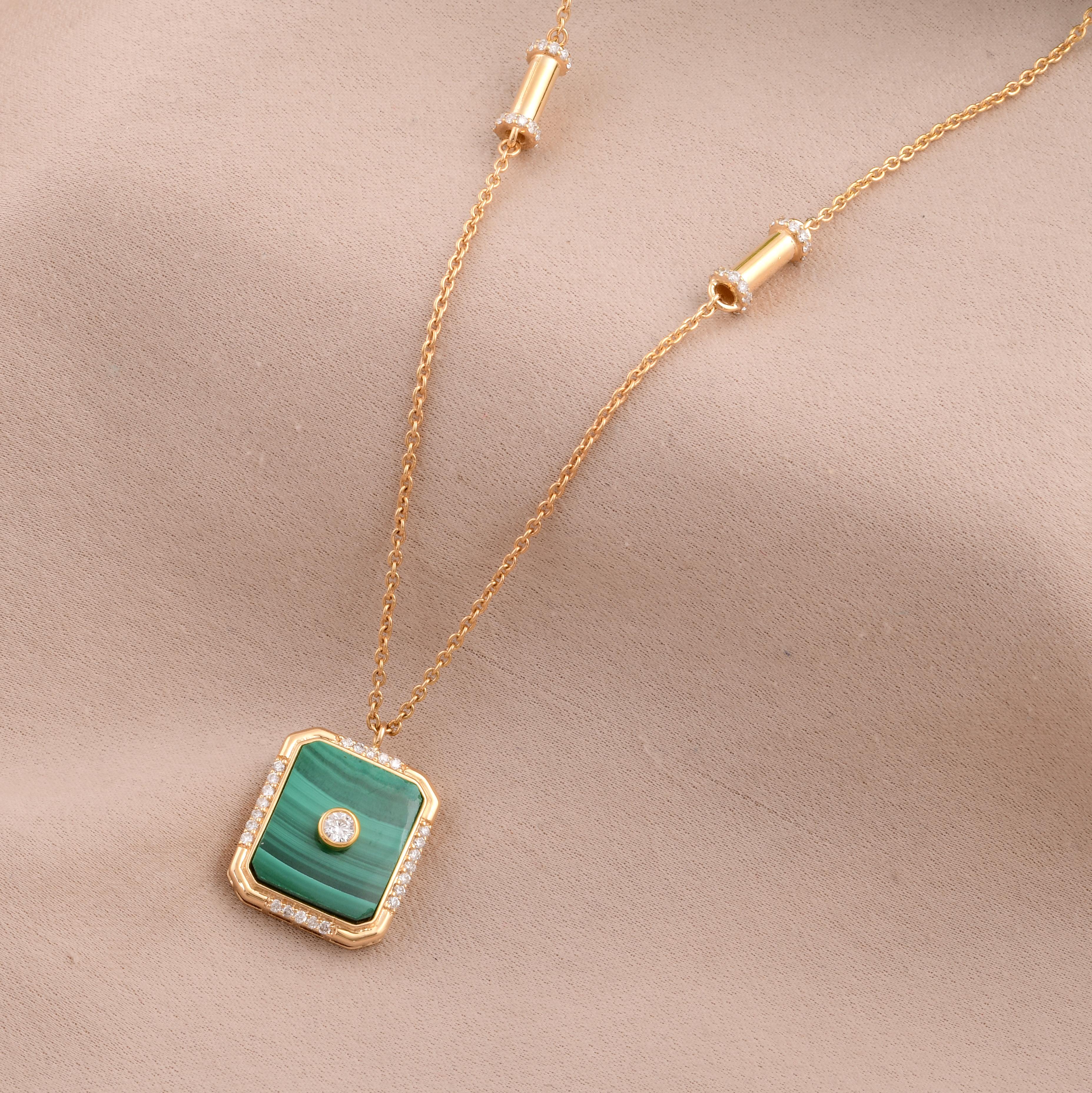 Moderne Collier en or blanc 18 carats avec pendentif en malachite naturelle de 5,9 carats et 0,44 ct de diamant en vente