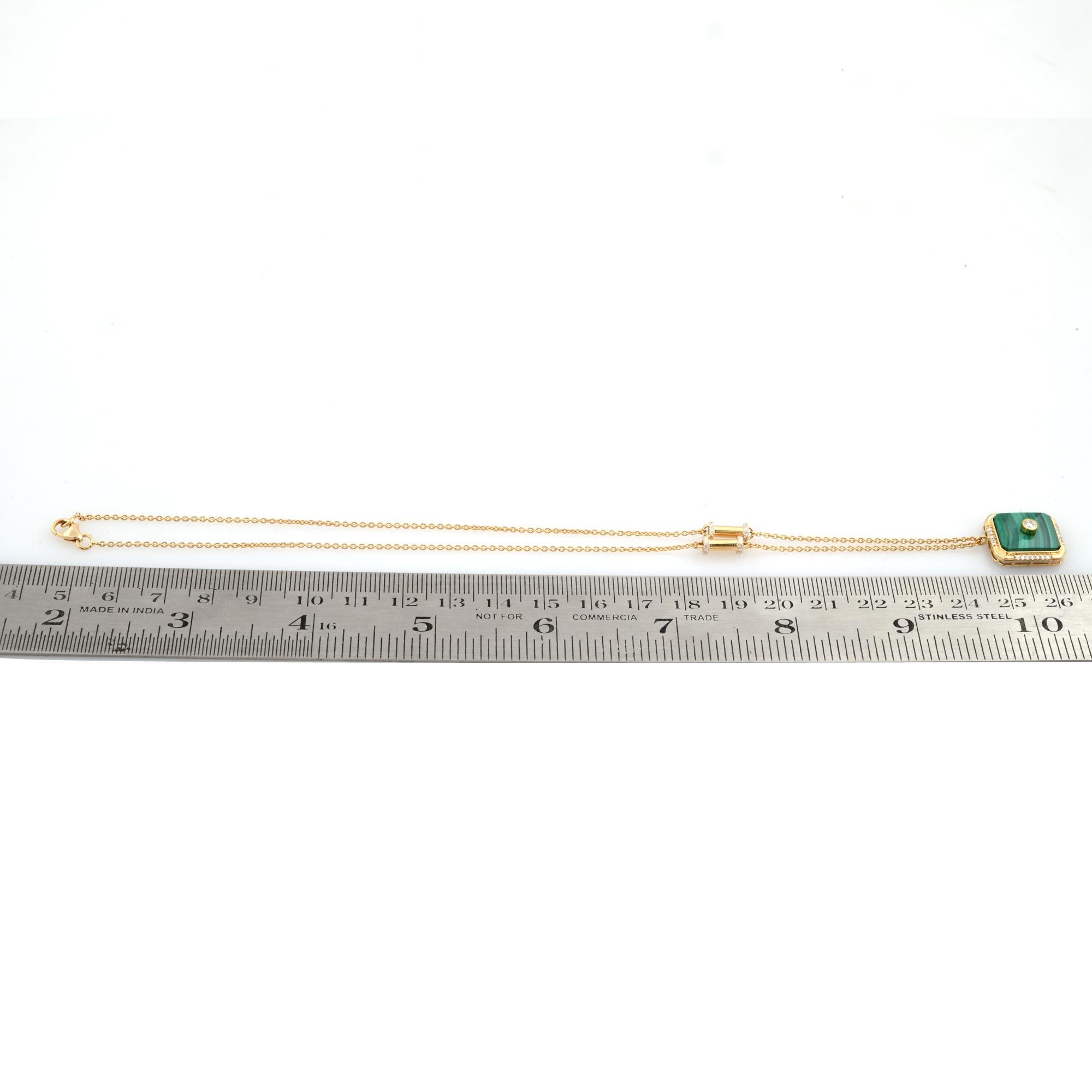 Collier en or blanc 18 carats avec pendentif en malachite naturelle de 5,9 carats et 0,44 ct de diamant Pour femmes en vente