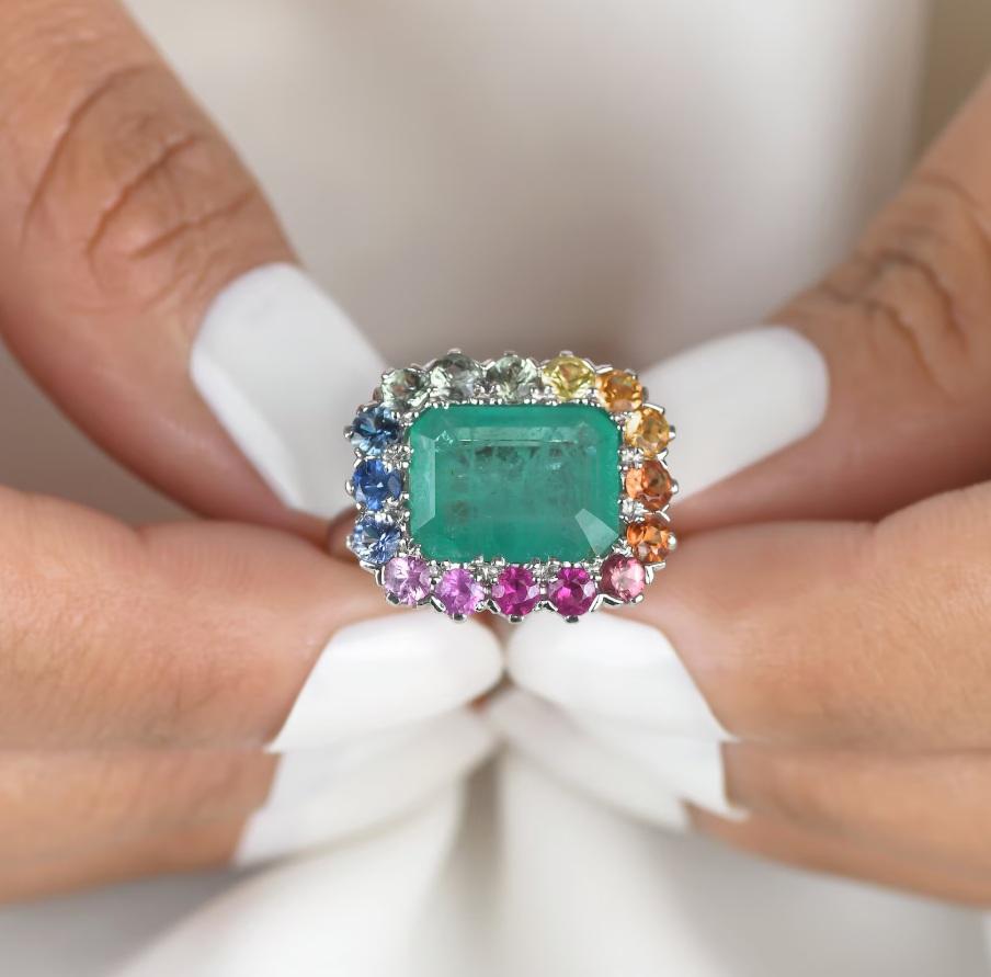 Asscher Cut Natural 5.96 cts Zambian emerald & 1.46 cts rainbow sapphire ring in 18k gold For Sale
