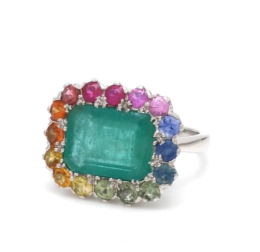 Women's Natural 5.96 cts Zambian emerald & 1.46 cts rainbow sapphire ring in 18k gold For Sale
