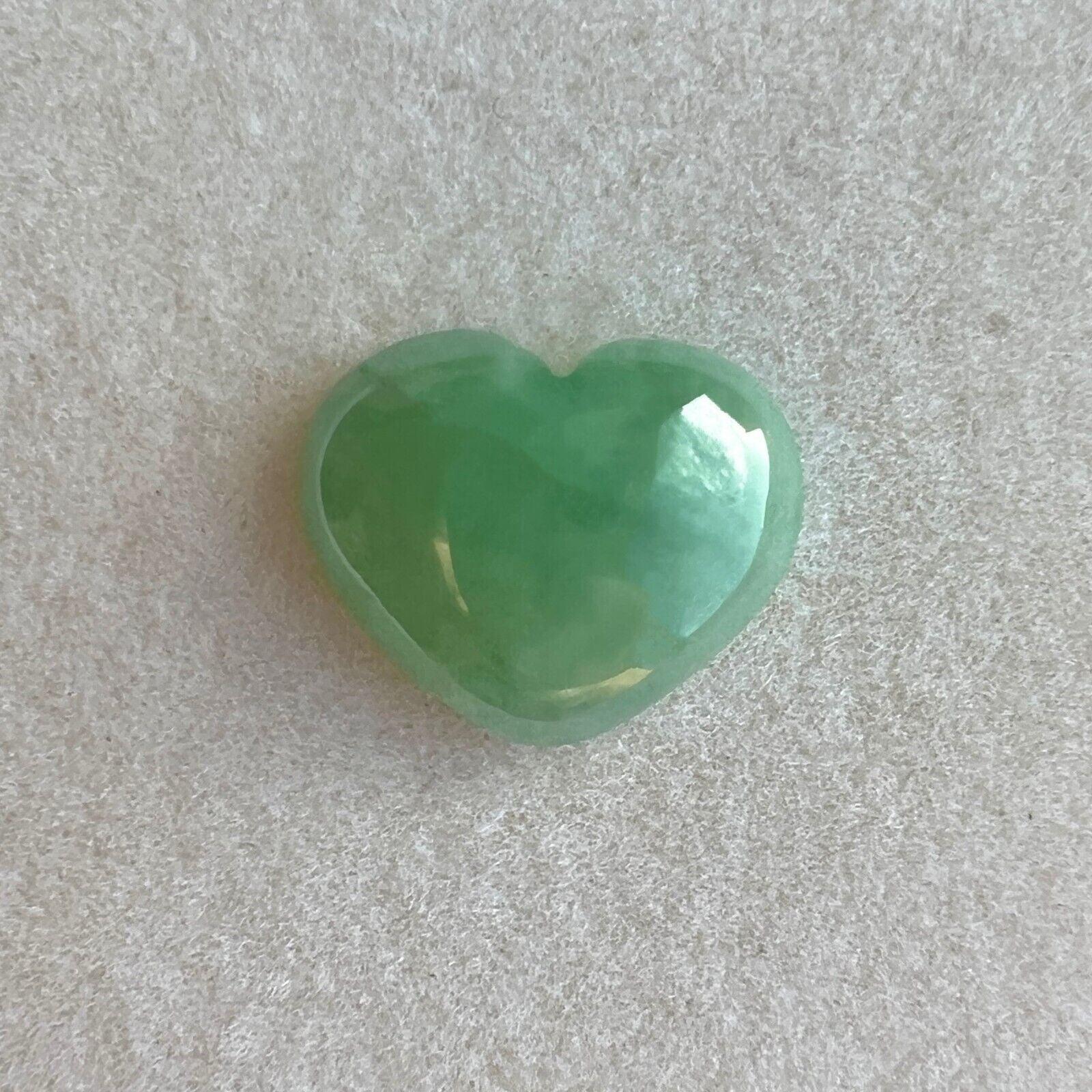 Natural 6.03ct IGI Certified Green Jade ‘A’ Grade Heart Cabochon Loose Gem In New Condition For Sale In Birmingham, GB