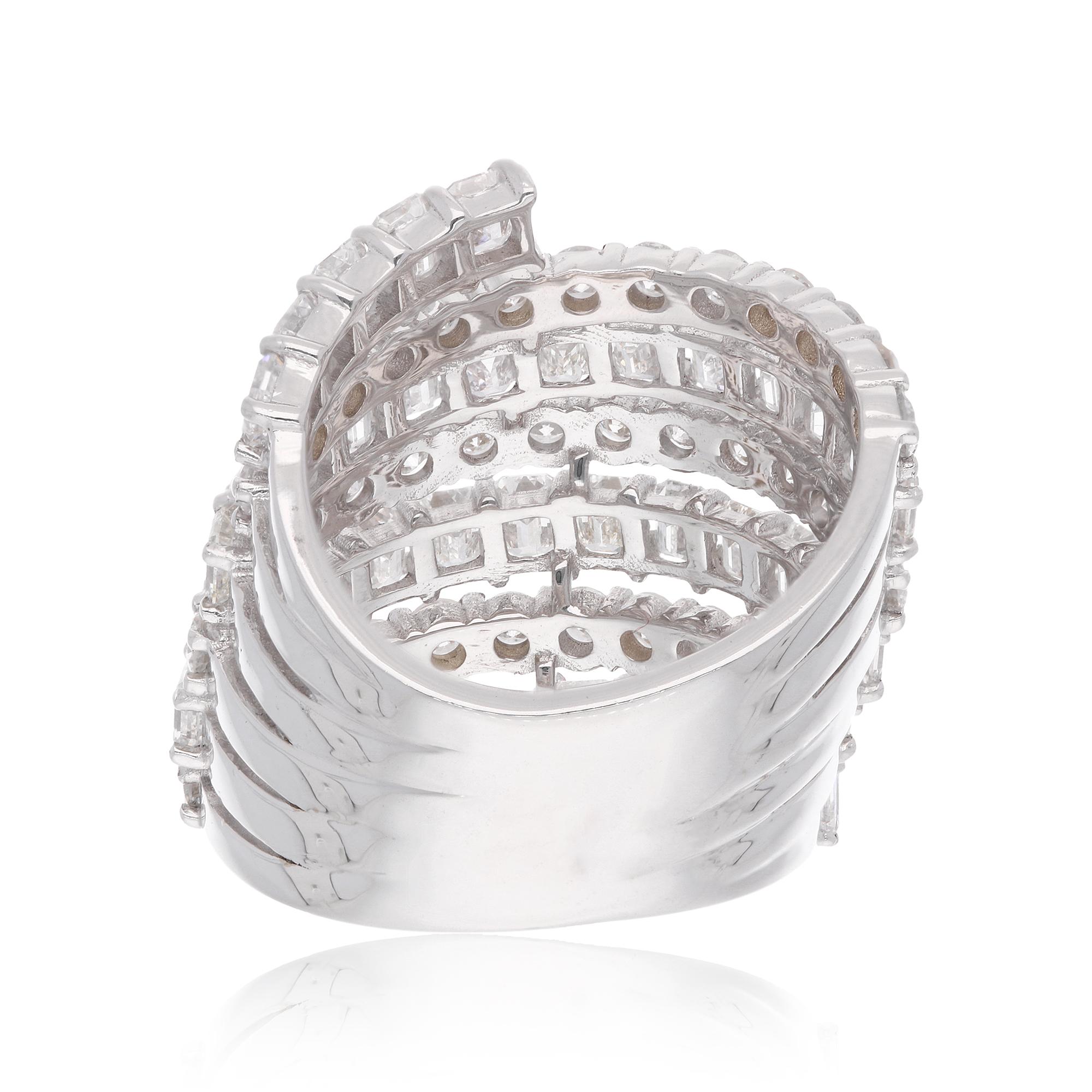 Der Ring hat die Größe 7 und kann auf Anfrage größer oder kleiner gemacht werden. FOLLOW SPECTRUM JEWELS Storefront, um die neueste Collection'S und exklusive Stücke zu sehen. Spectrum Jewels ist stolz darauf, ein Top Seller auf 1stdibs mit