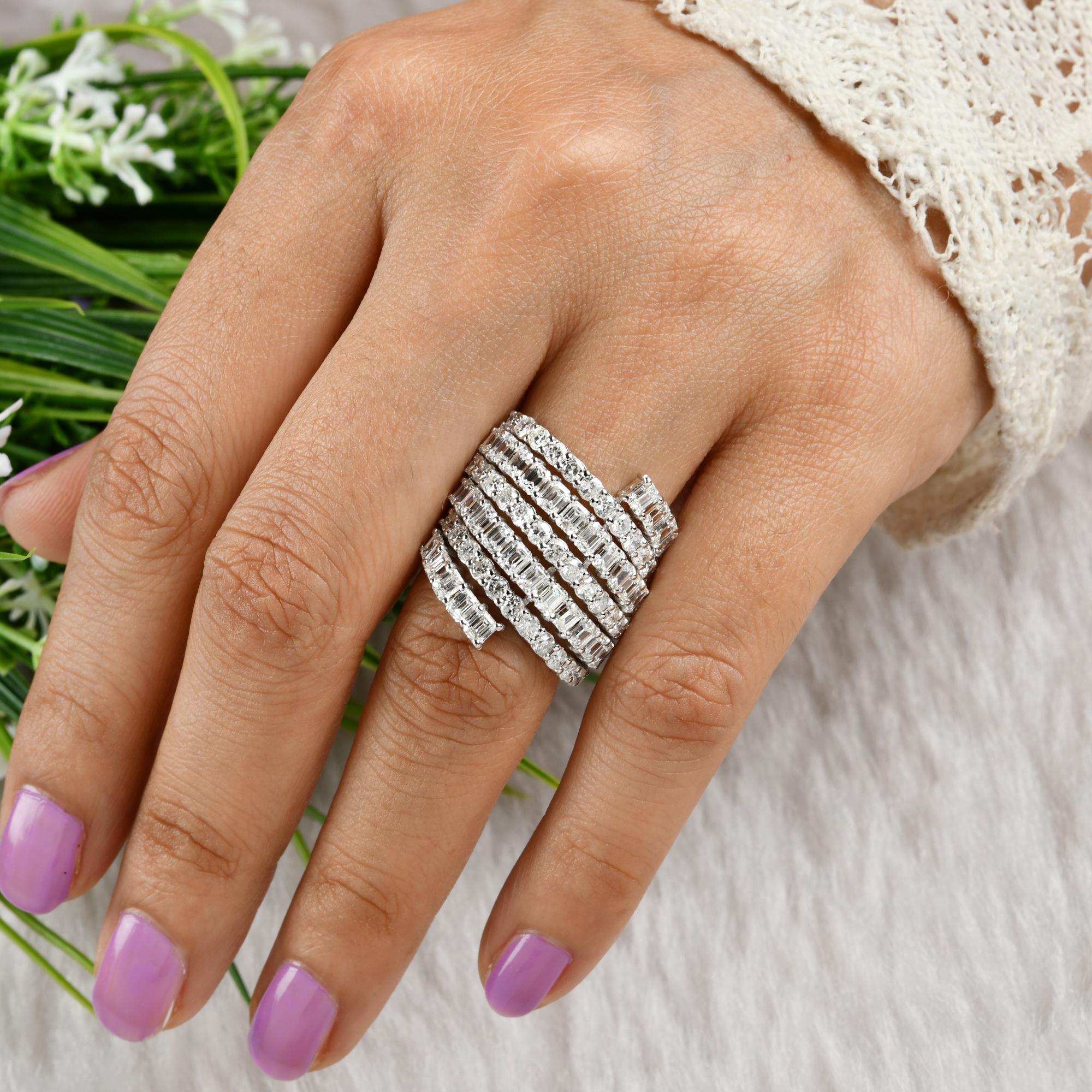 Natürlicher 6,05 Karat SI/H runder Diamant-Wickelring mit Smaragdschliff 18 K Weißgold Damen im Angebot