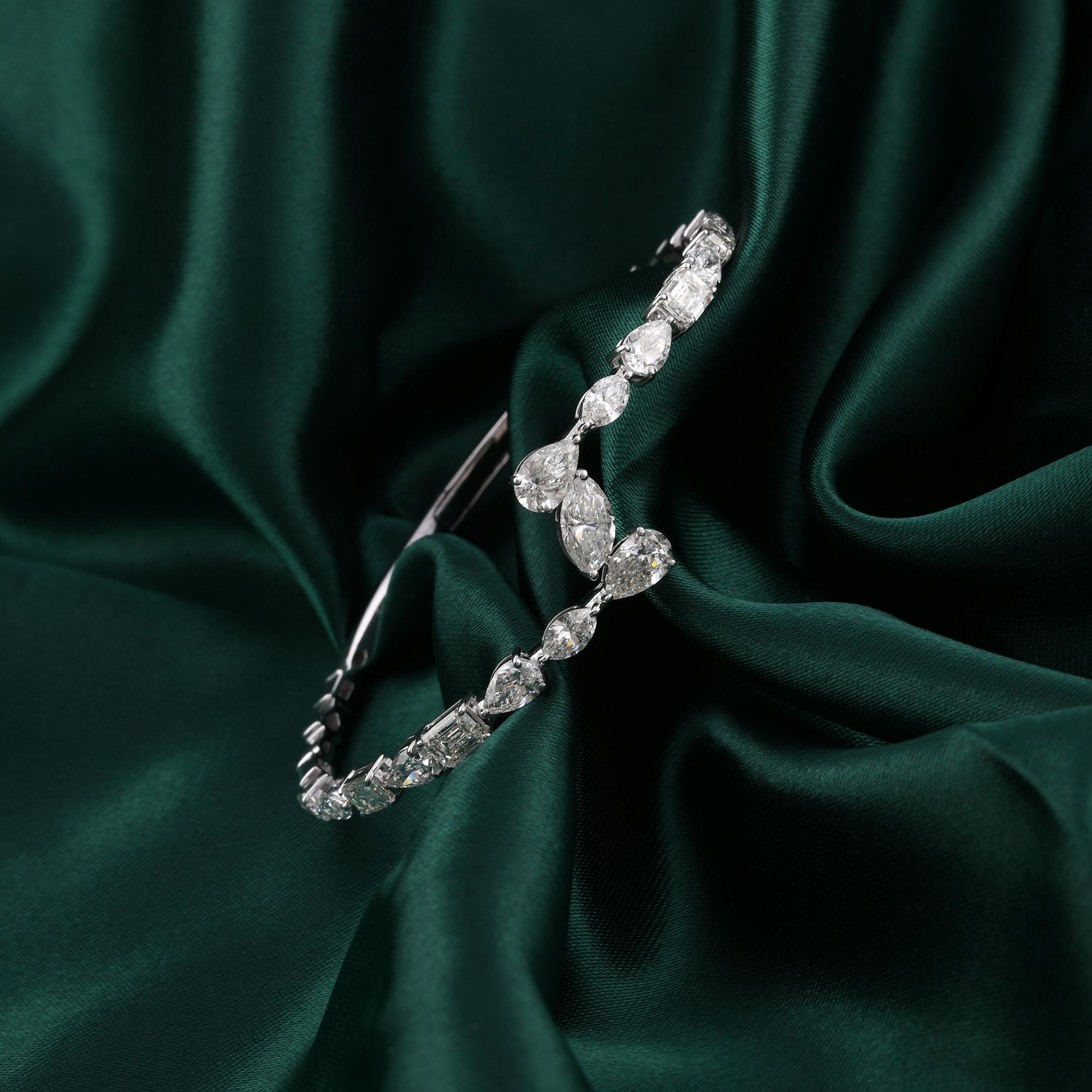 Natürlicher 6,12 Karat SI/H Multi-Diamant-Armreif 18 Karat Weißgold (Moderne) im Angebot