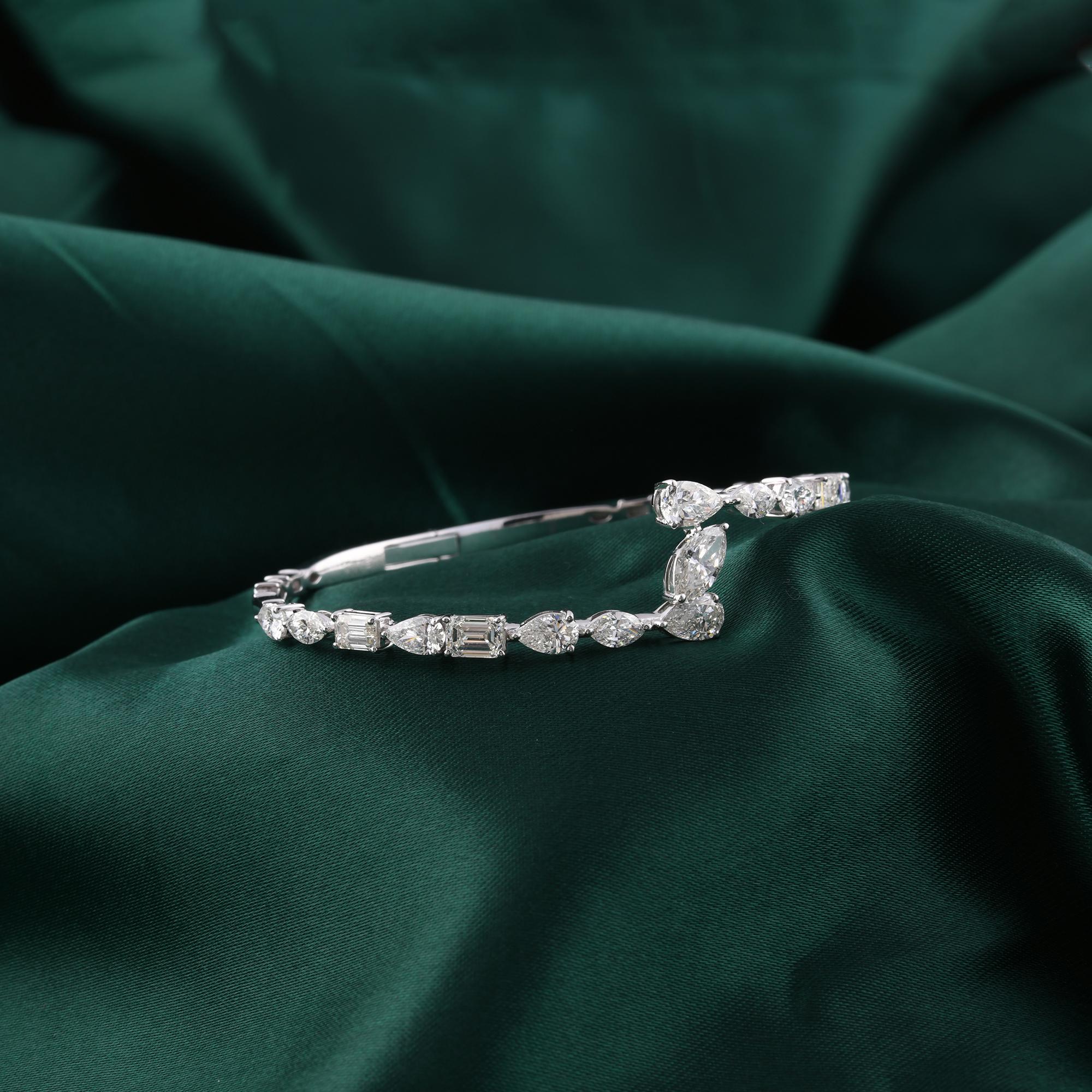 Natürlicher 6,12 Karat SI/H Multi-Diamant-Armreif 18 Karat Weißgold (Smaragdschliff) im Angebot