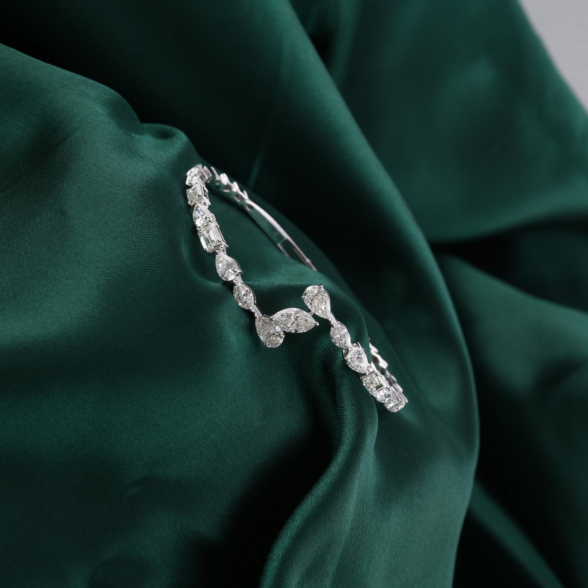 Natürlicher 6,12 Karat SI/H Multi-Diamant-Armreif 18 Karat Weißgold im Zustand „Neu“ im Angebot in Diera, AE