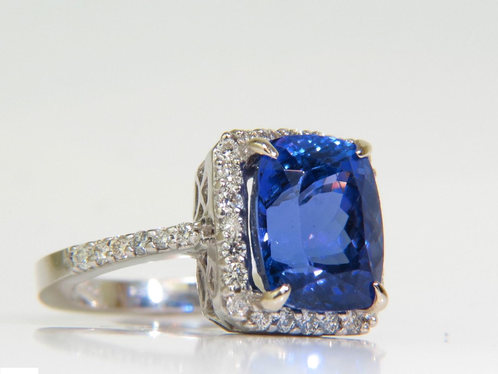 Taglio cuscino Anello con diamante aureolato di tanzanite naturale da 6,23 carati A+ taglio a cuscino e lucentezza VS in vendita