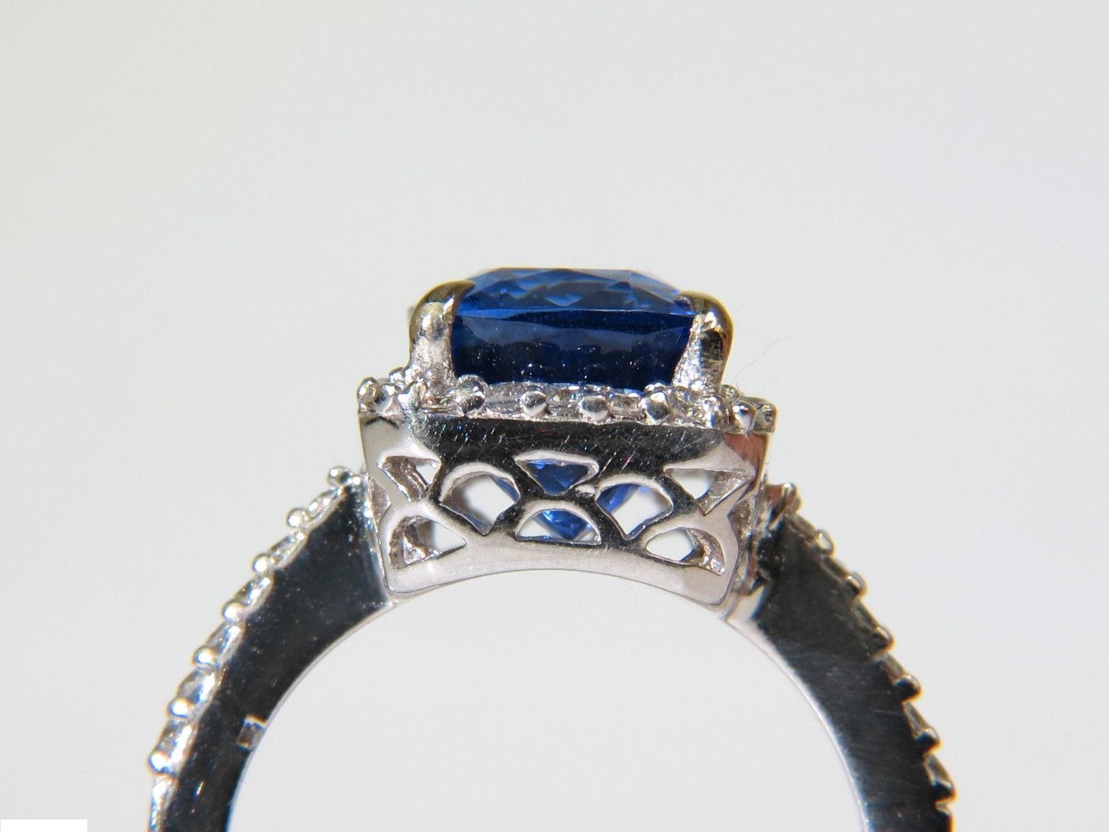 Anello con diamante aureolato di tanzanite naturale da 6,23 carati A+ taglio a cuscino e lucentezza VS in vendita 1