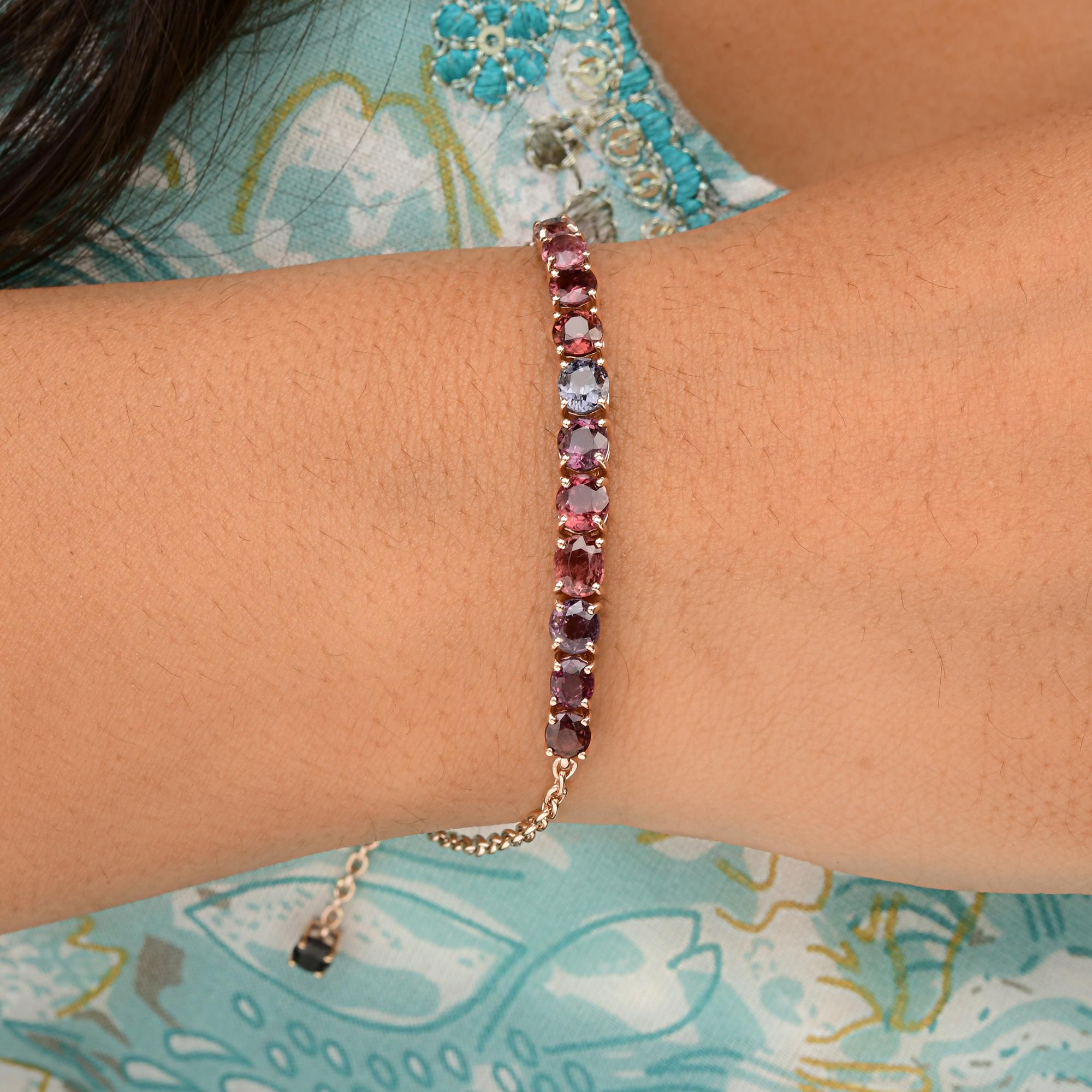 Round Cut Natural 6.27 Carat Multi Sapphire Gemstone Bracelet 18 Karat Rose Gold Jewelry For Sale