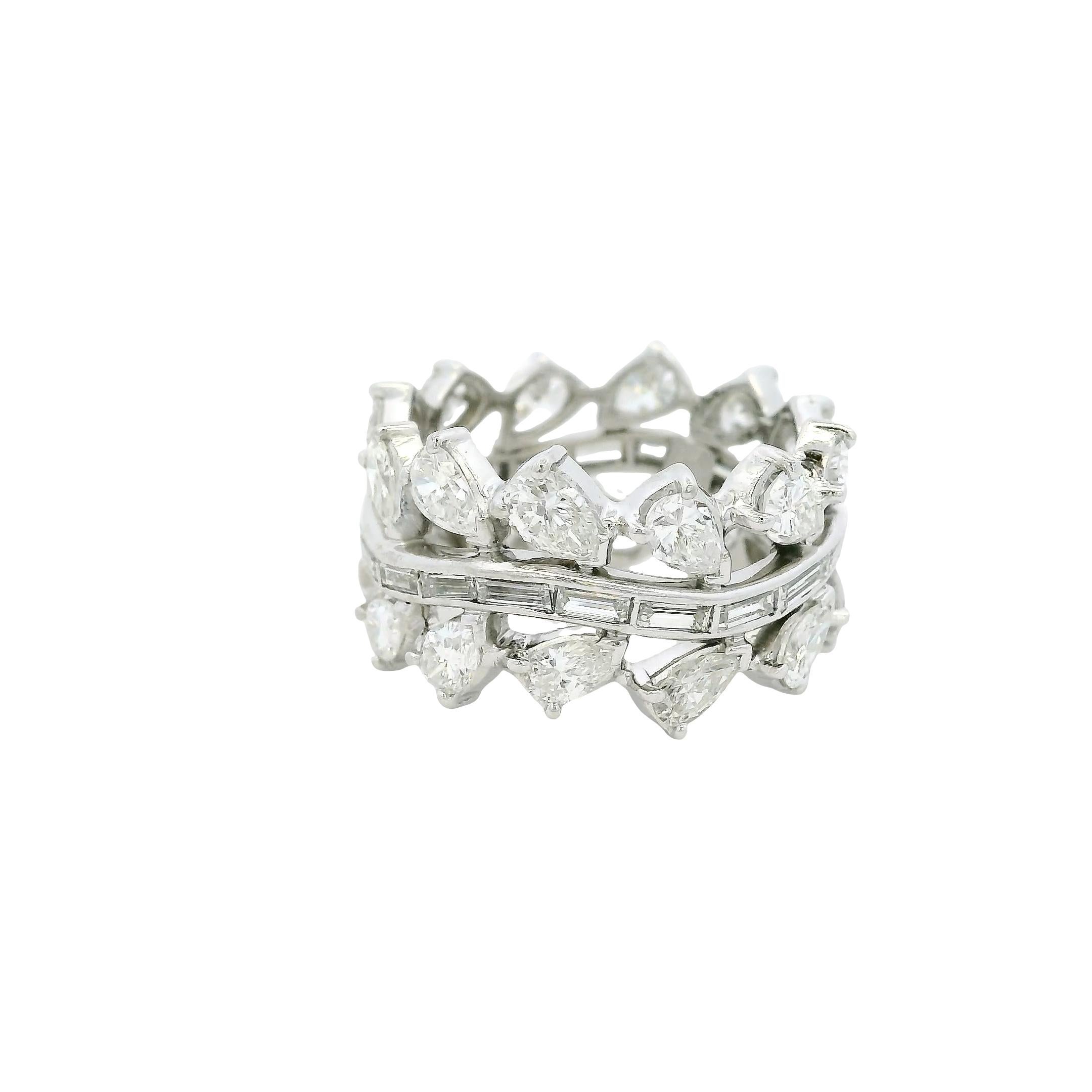 Anello di eternità in platino con diamante taglio pera e baguette da 6,28 carati in stock In condizioni ottime in vendita a Boca Raton, FL