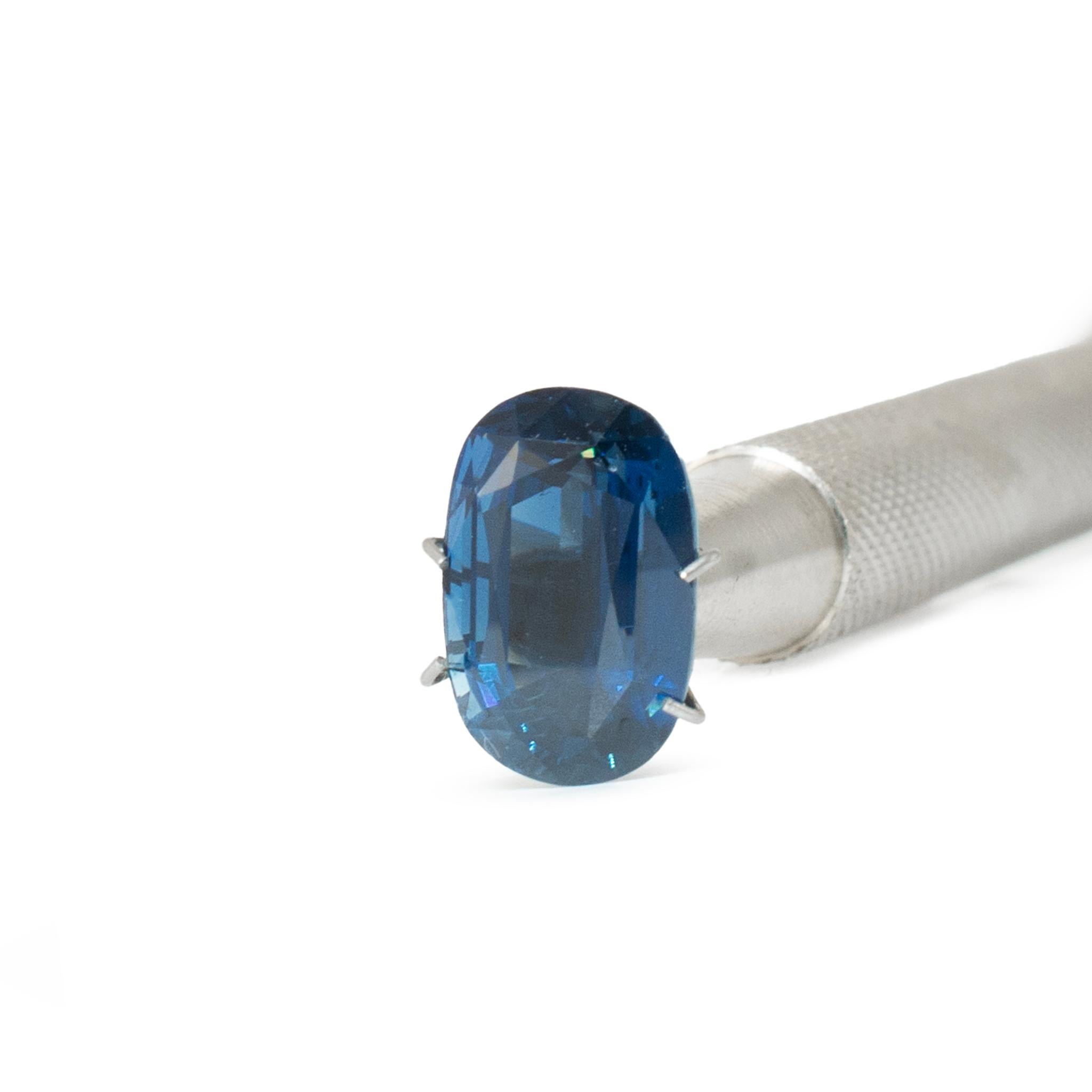 Natürlicher 6.77ct Agl Oval Form Schliff Blauer Loser Saphir im Zustand „Hervorragend“ im Angebot in Houston, TX