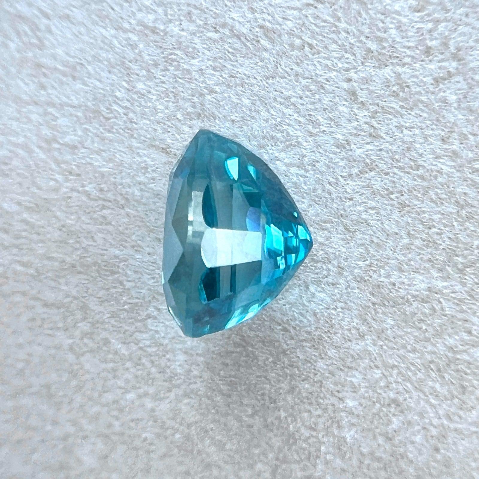 Circón azul natural de 6,80 quilates corte lágrima de pera neón vivo 10,3x8,7 mm Gema rara VVS en Nuevo estado para la venta en Birmingham, GB