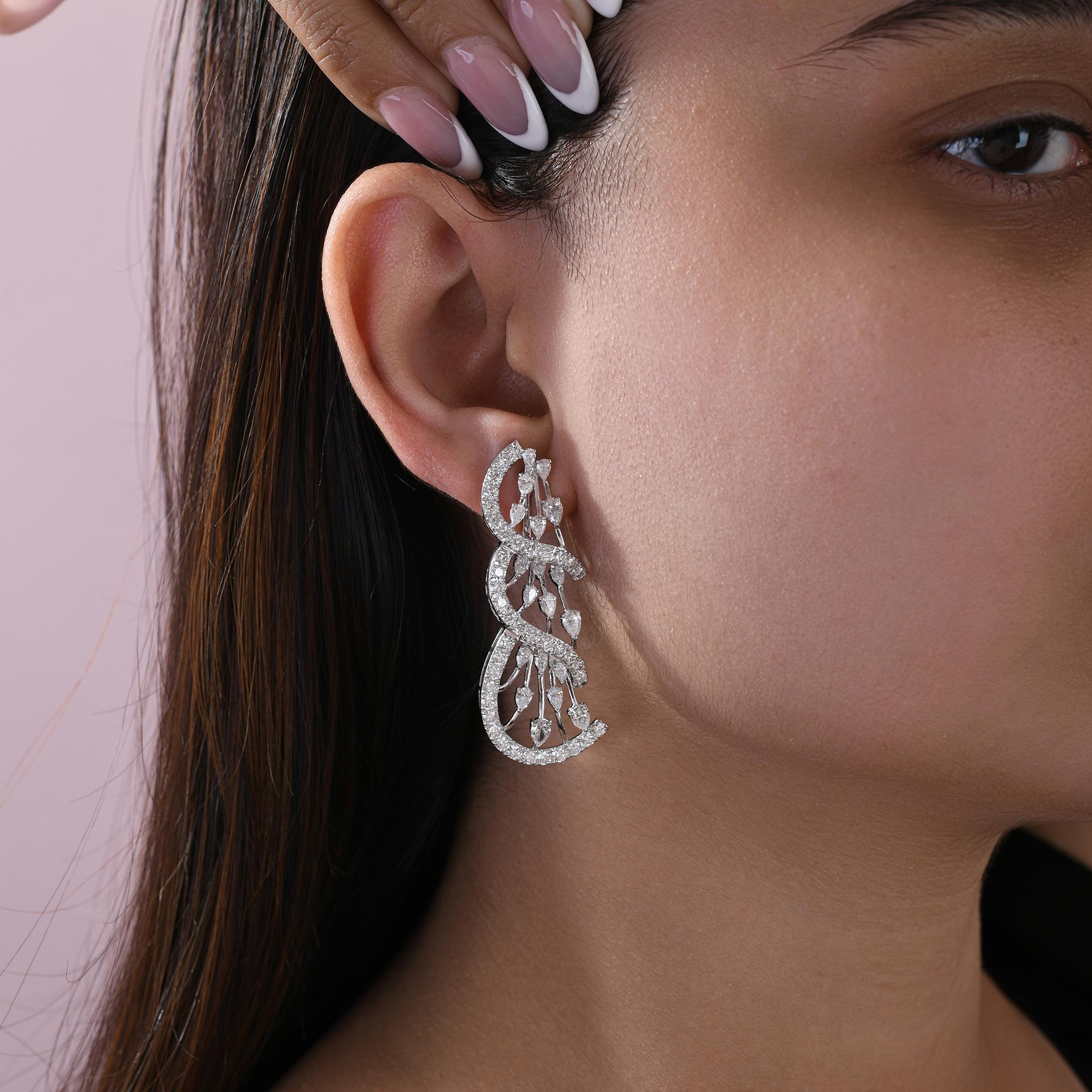 Pendientes de boda largos de diamantes naturales de 6,84 quilates SI/H y oro blanco de 14 quilates en Nuevo estado para la venta en Diera, Dubai