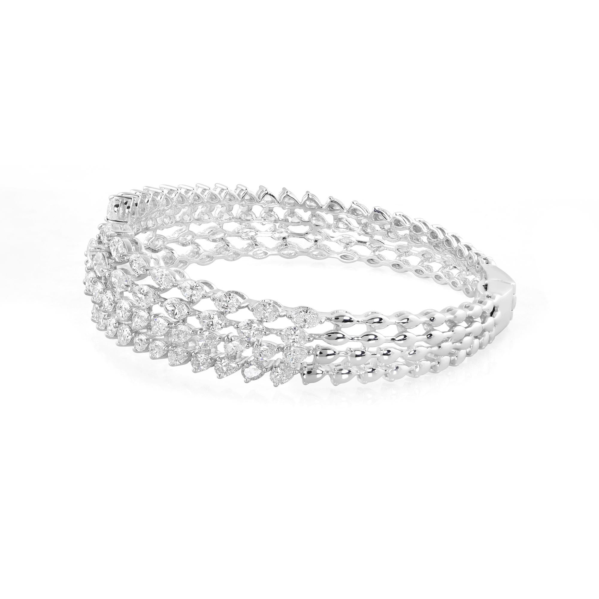 Dieser exquisite Armreif ist aus 18-karätigem Gold gegossen und mit 7,10 Karat funkelnden Diamanten besetzt.

FOLLOW SPECTRUM JEWELS Storefront, um die neueste Collection'S und exklusive Stücke zu sehen. Spectrum Jewels ist stolz darauf, ein Top