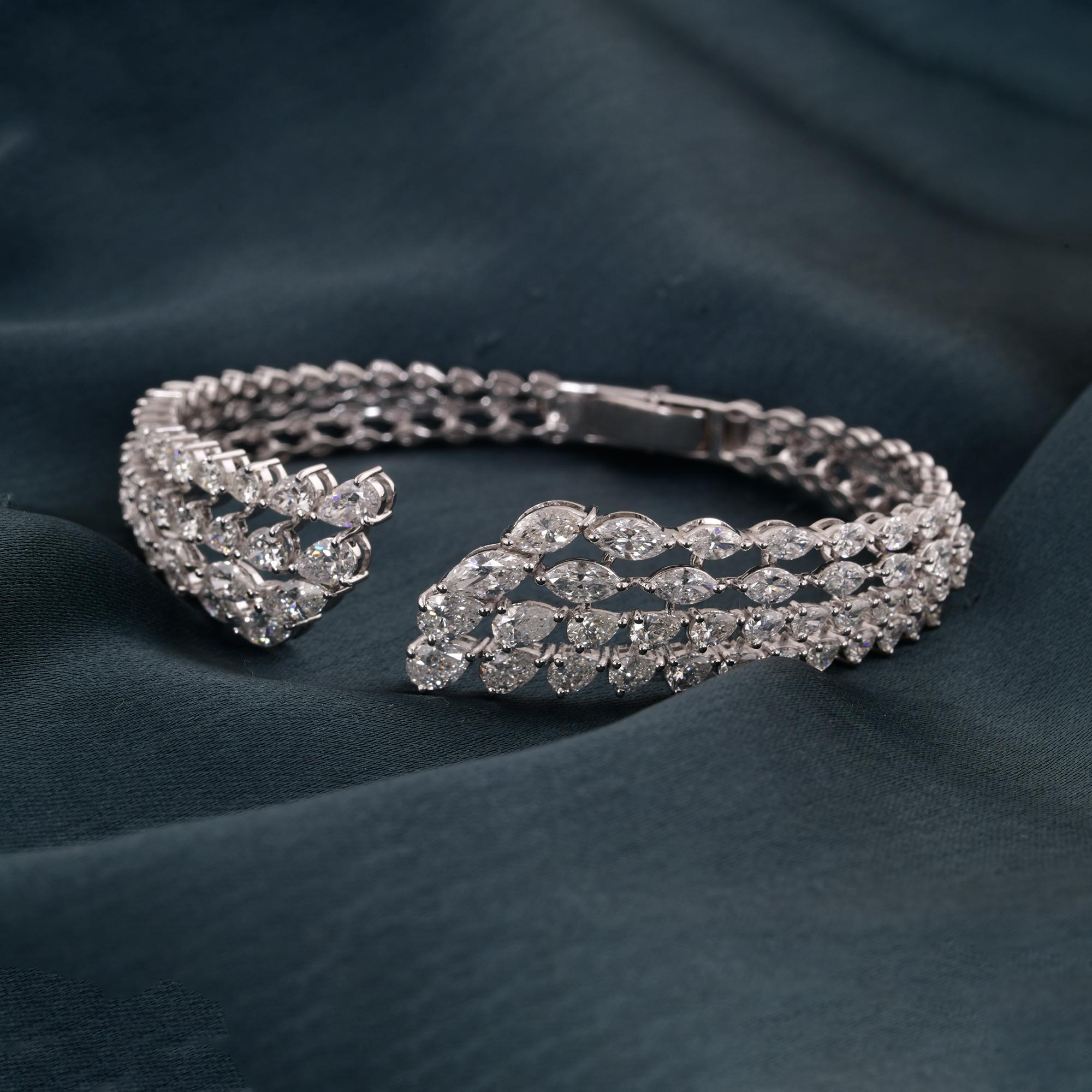 Manschettenarmband aus 18 Karat Weißgold mit natürlichem 7.1 Karat birnenförmigem Marquise-Diamant (Moderne) im Angebot