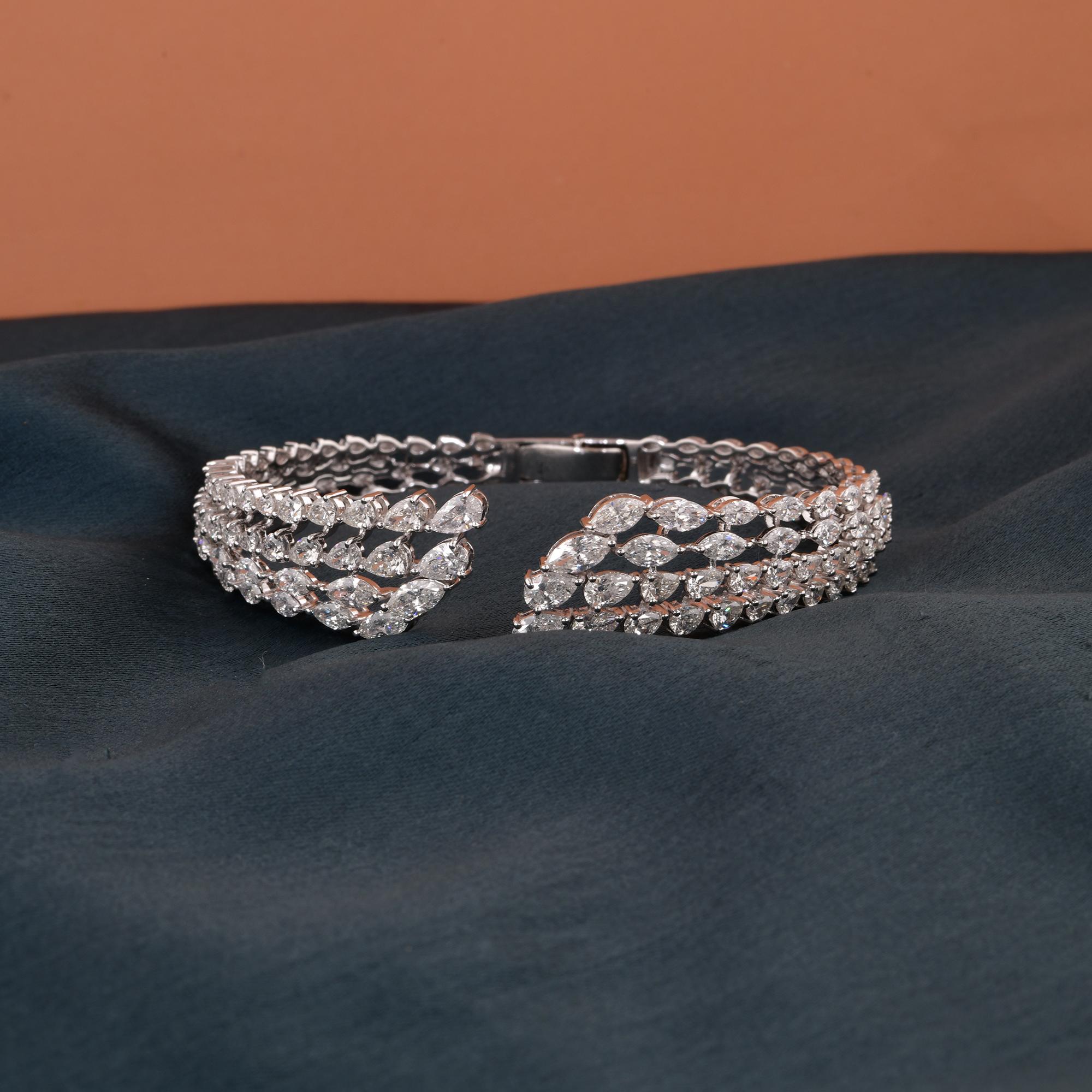 Manschettenarmband aus 18 Karat Weißgold mit natürlichem 7.1 Karat birnenförmigem Marquise-Diamant (Tropfenschliff) im Angebot
