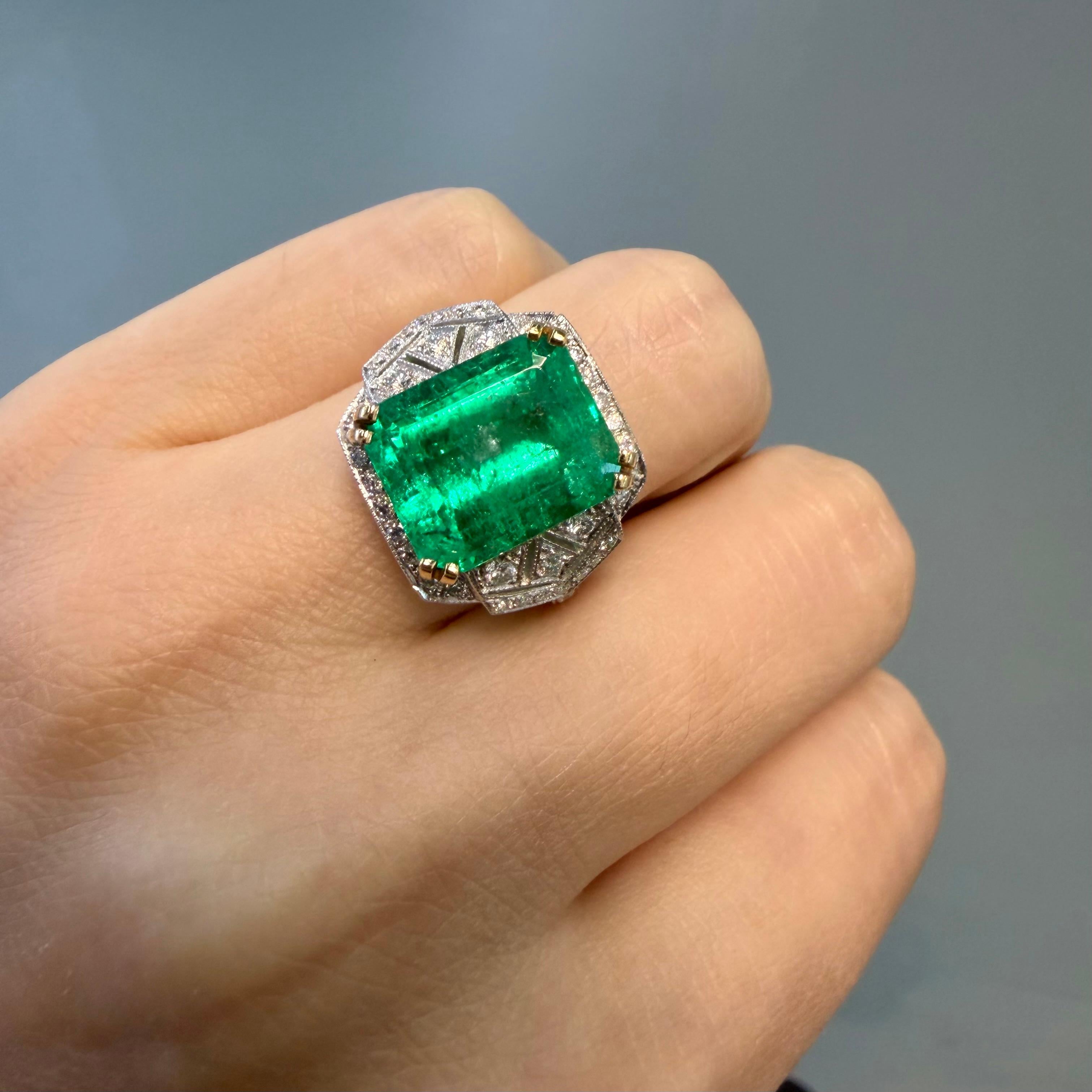 Natürlicher 7,19 Karat Smaragd & Diamant Platin & 18-Karat Art Deco Ring Vorrätig im Angebot 5