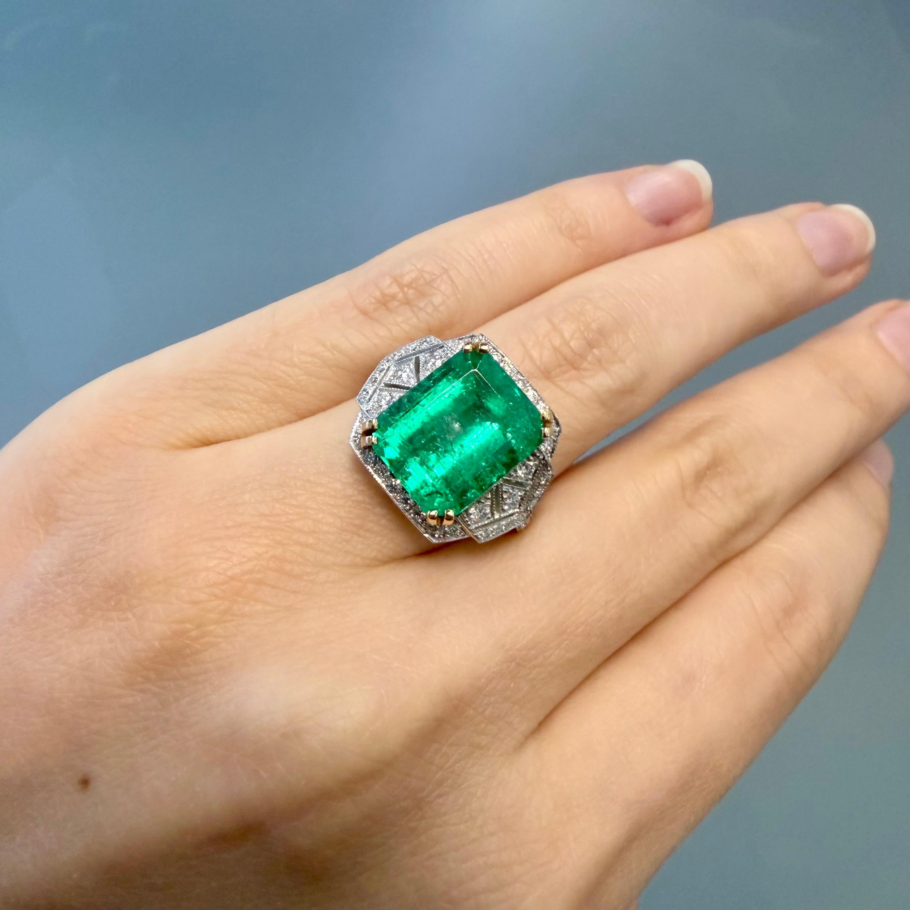 Natürlicher 7,19 Karat Smaragd & Diamant Platin & 18-Karat Art Deco Ring Vorrätig im Angebot 6