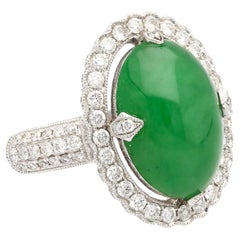 Natürlicher 7,29 Karat grüner Jade "A" Ring mit Diamant-Halo im Rundschliff aus 18 Karat Gold 