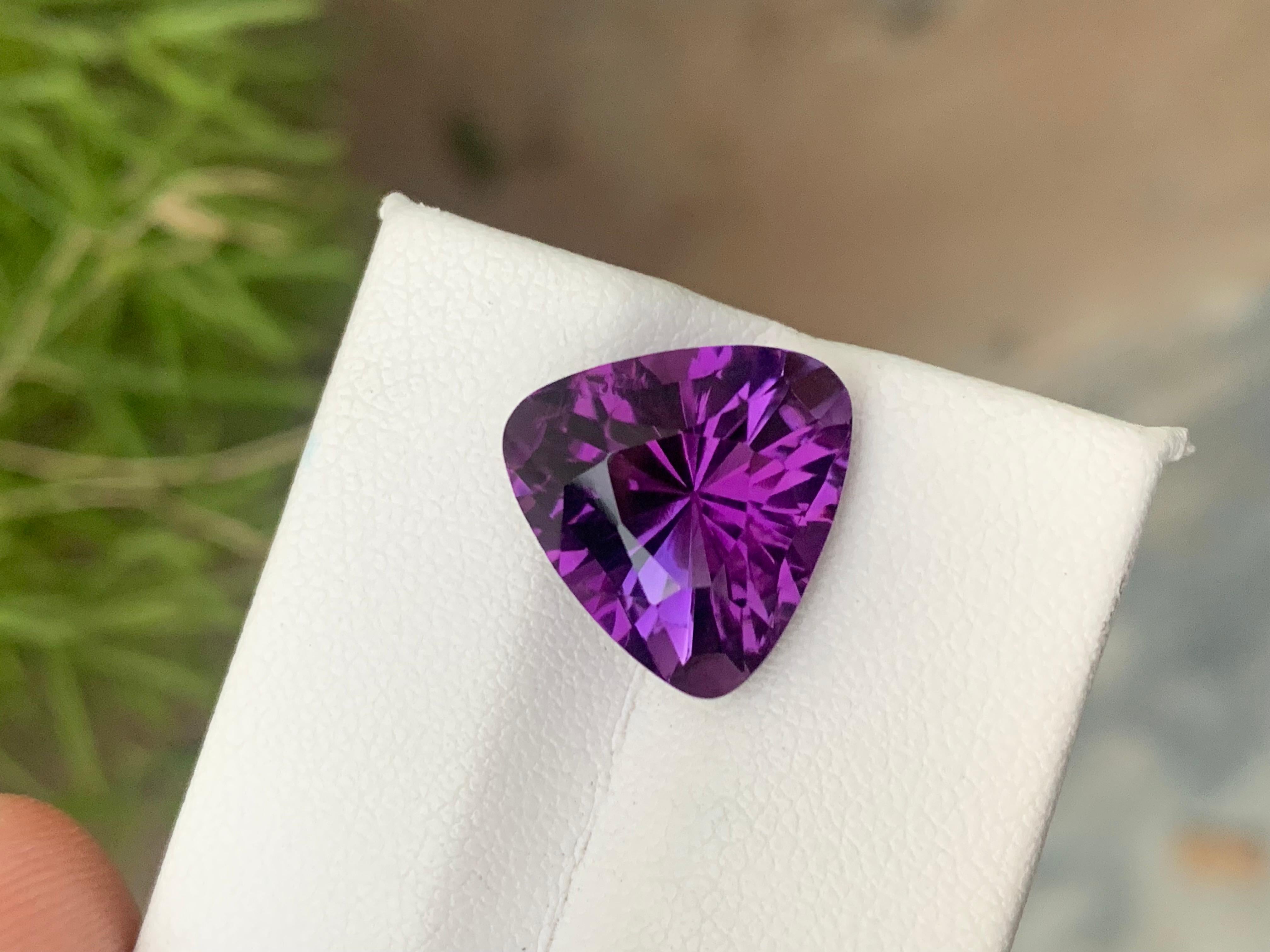 Natural 7.60 Carat Loose Dark Purple Amethyst Trilliant Shape from Brazil For Sale 4