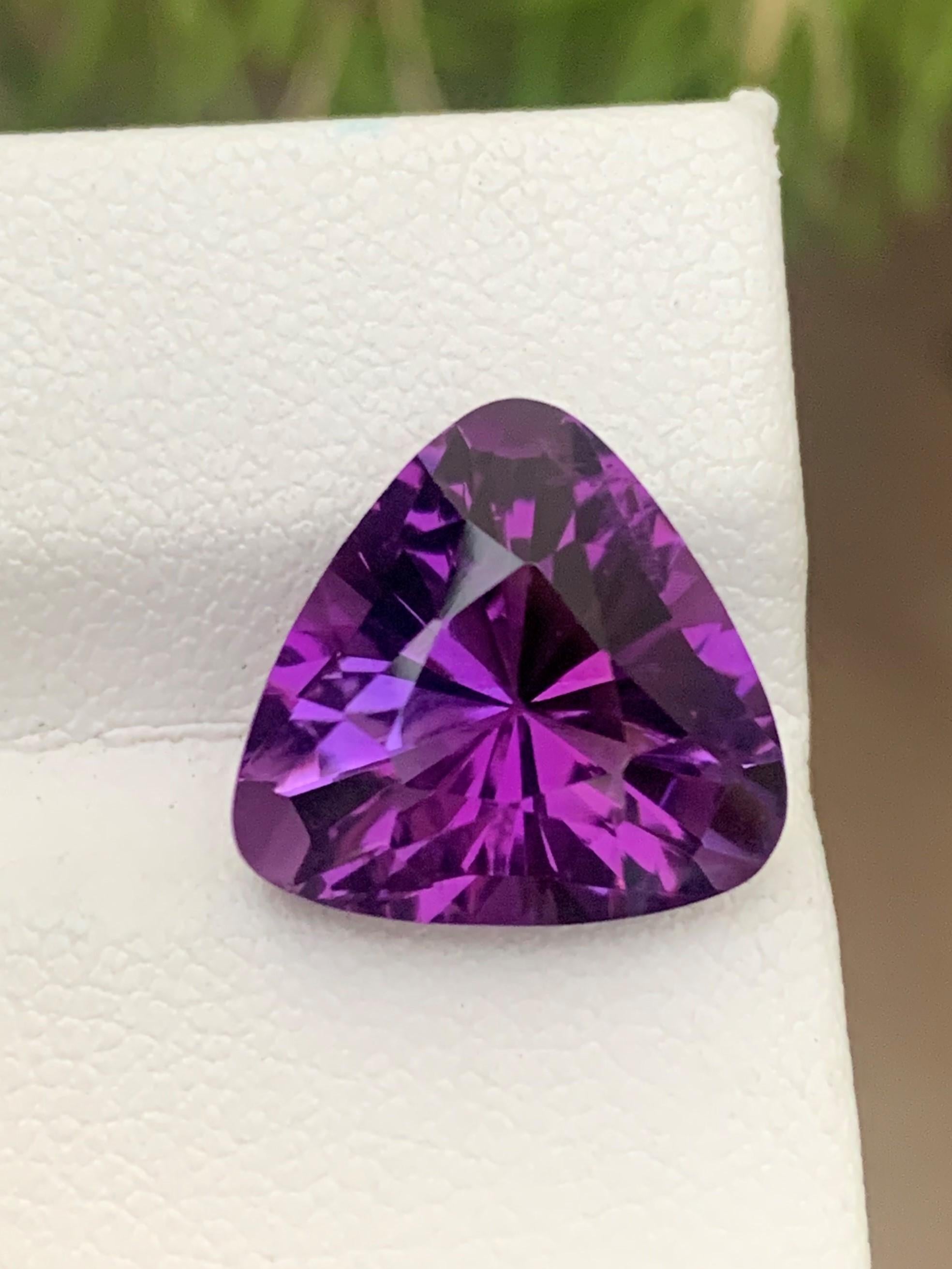Arts and Crafts Natural 7.60 Carat Loose Dark Purple Amethyst Trilliant Shape from Brazil For Sale
