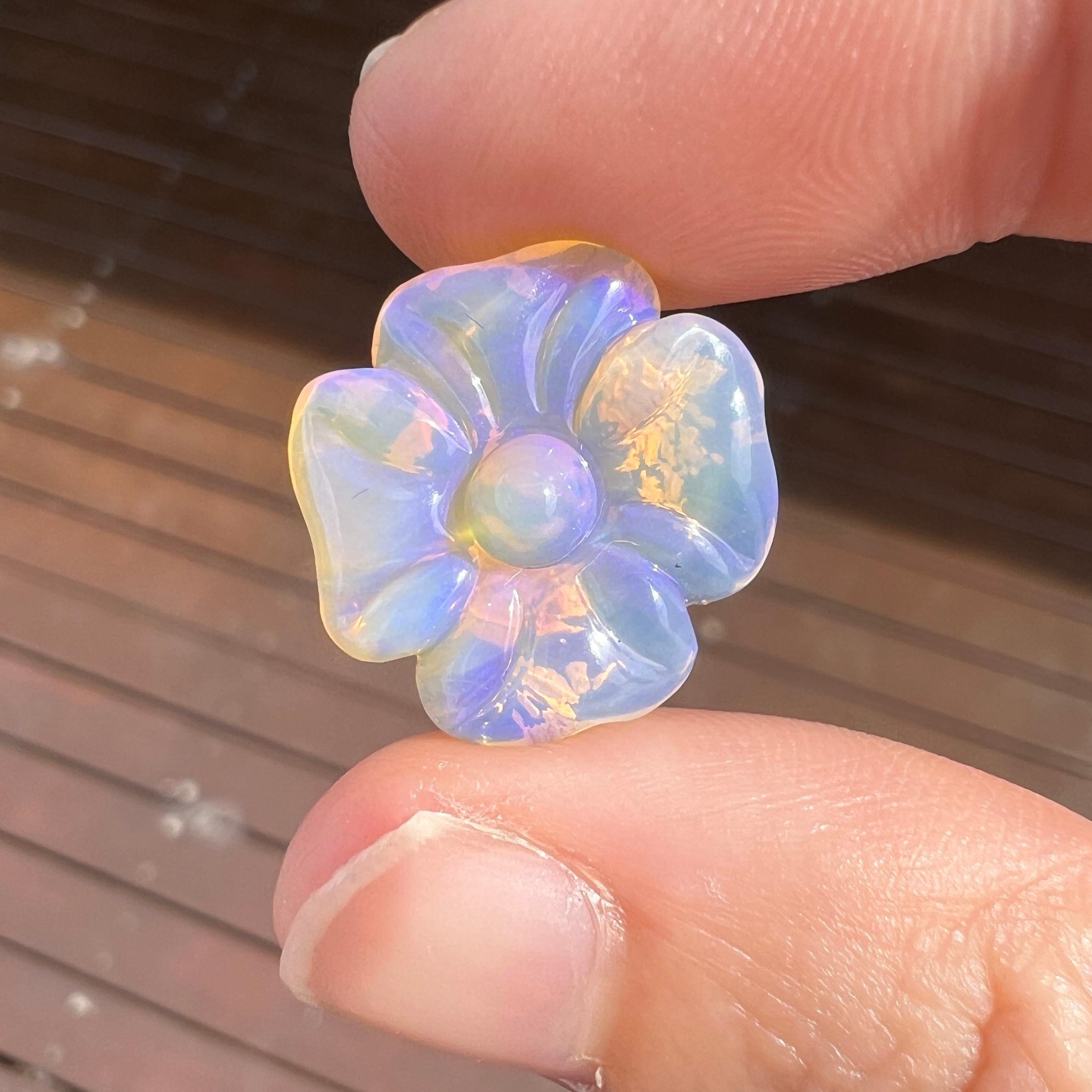 Natural 7.61 Ct Australian carved flower opal mined by Sue Cooper In New Condition For Sale In BELCONNEN, ACT