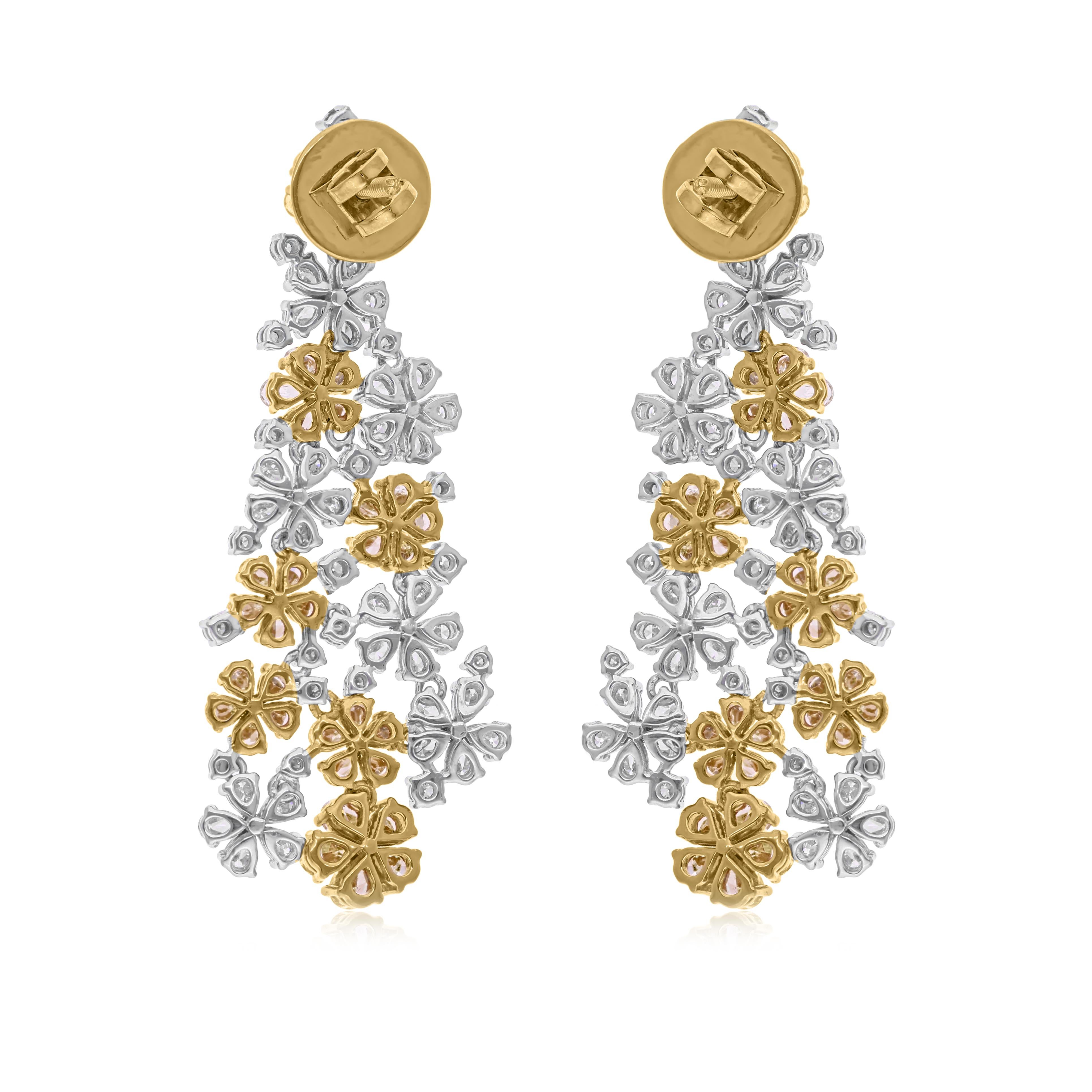 Moderne Pendants d'oreilles en or blanc et jaune 18 carats avec diamants ronds de 7,62 carats SI/H en vente