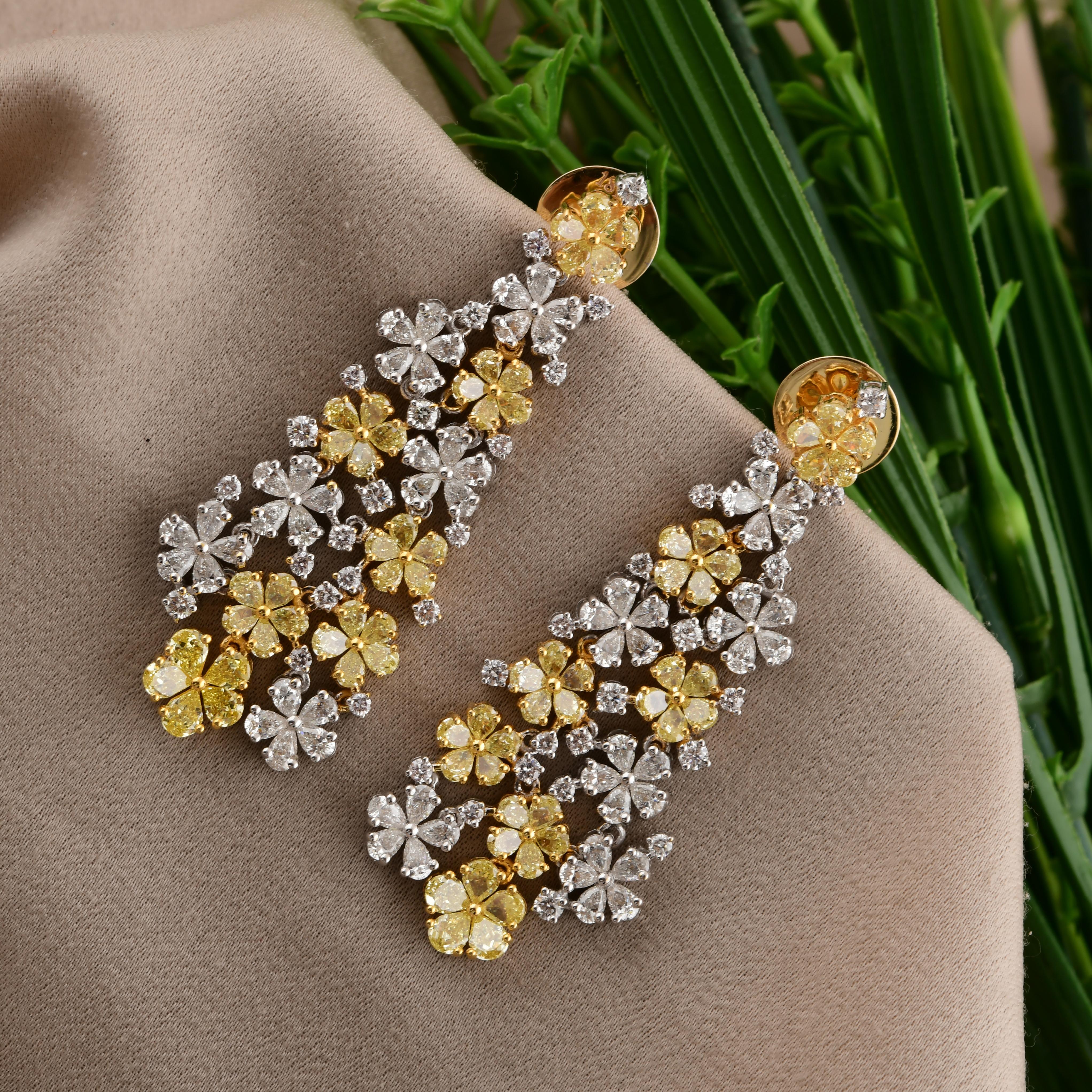 Taille ronde Pendants d'oreilles en or blanc et jaune 18 carats avec diamants ronds de 7,62 carats SI/H en vente