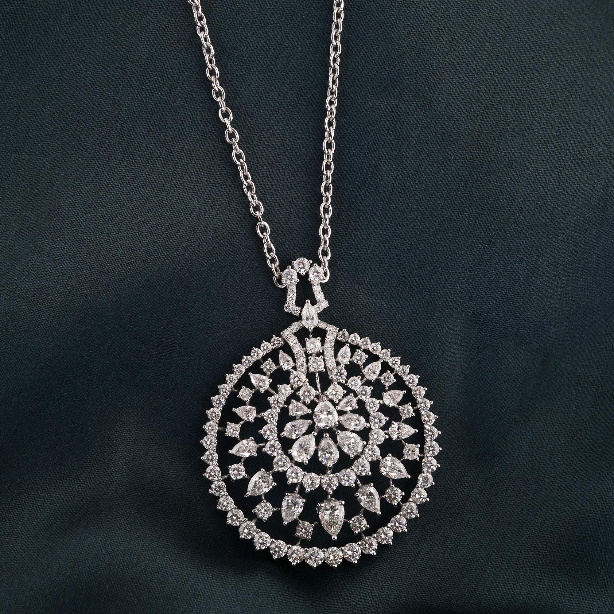 Taglio a goccia Collana con ciondolo a pera e diamante rotondo da 7,68 carati Nature in oro bianco 18 carati in vendita